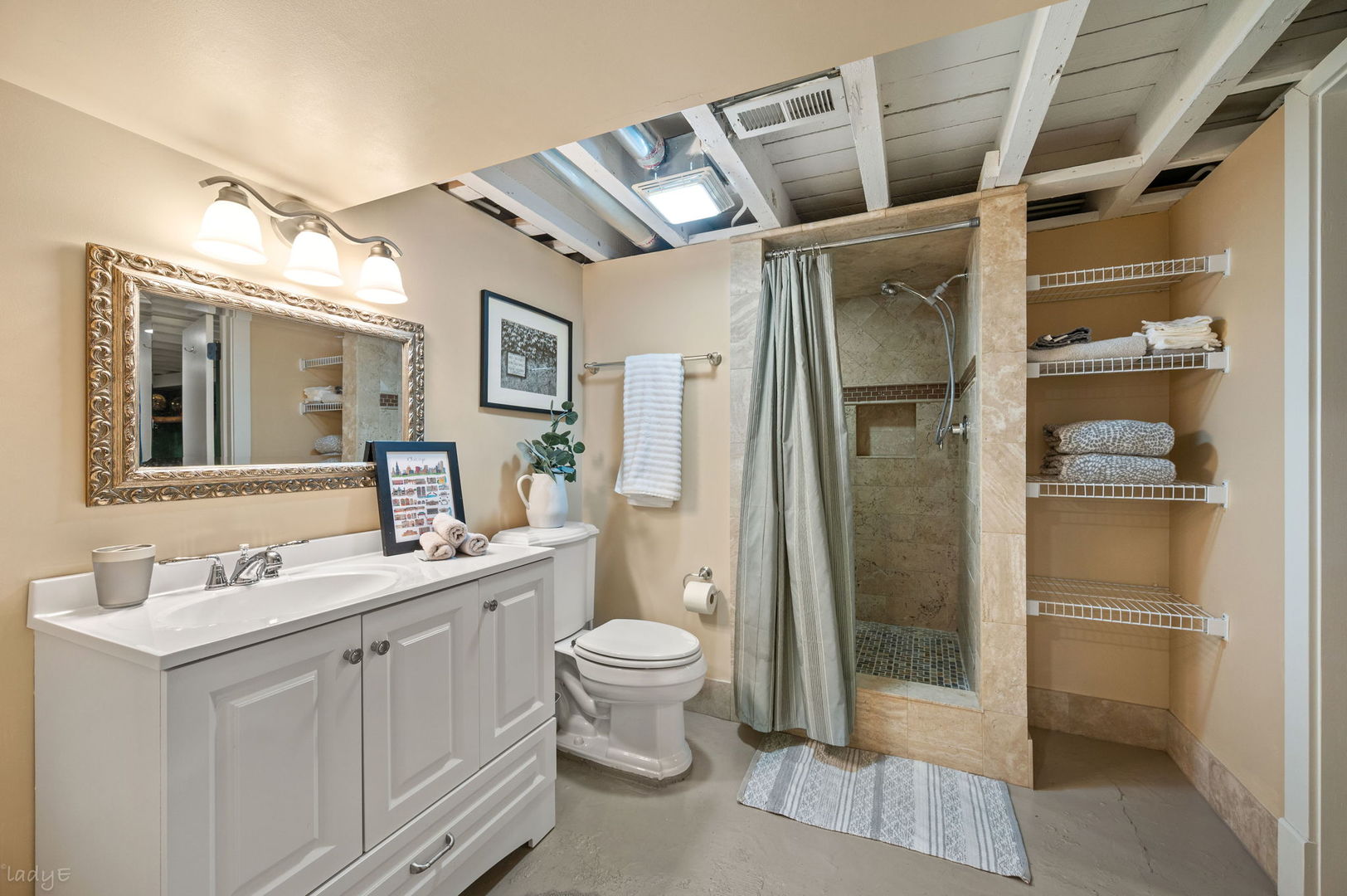 1020 W Roscoe Street Unit: 1W