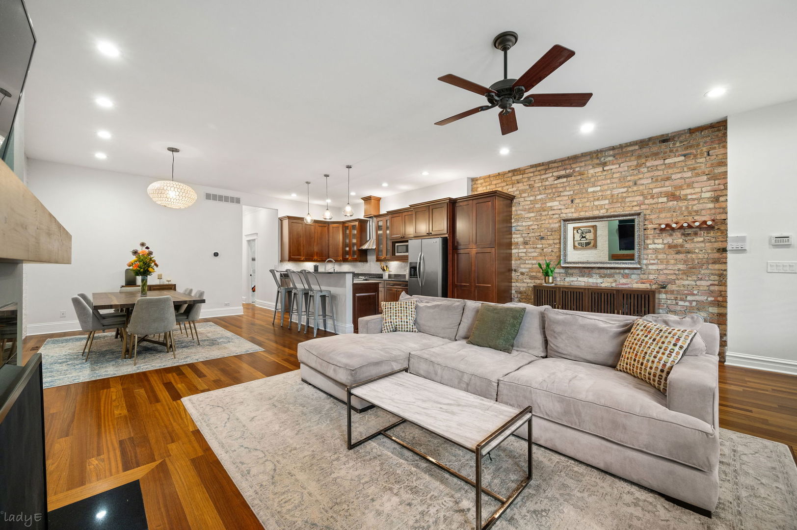 1020 W Roscoe Street Unit: 1W