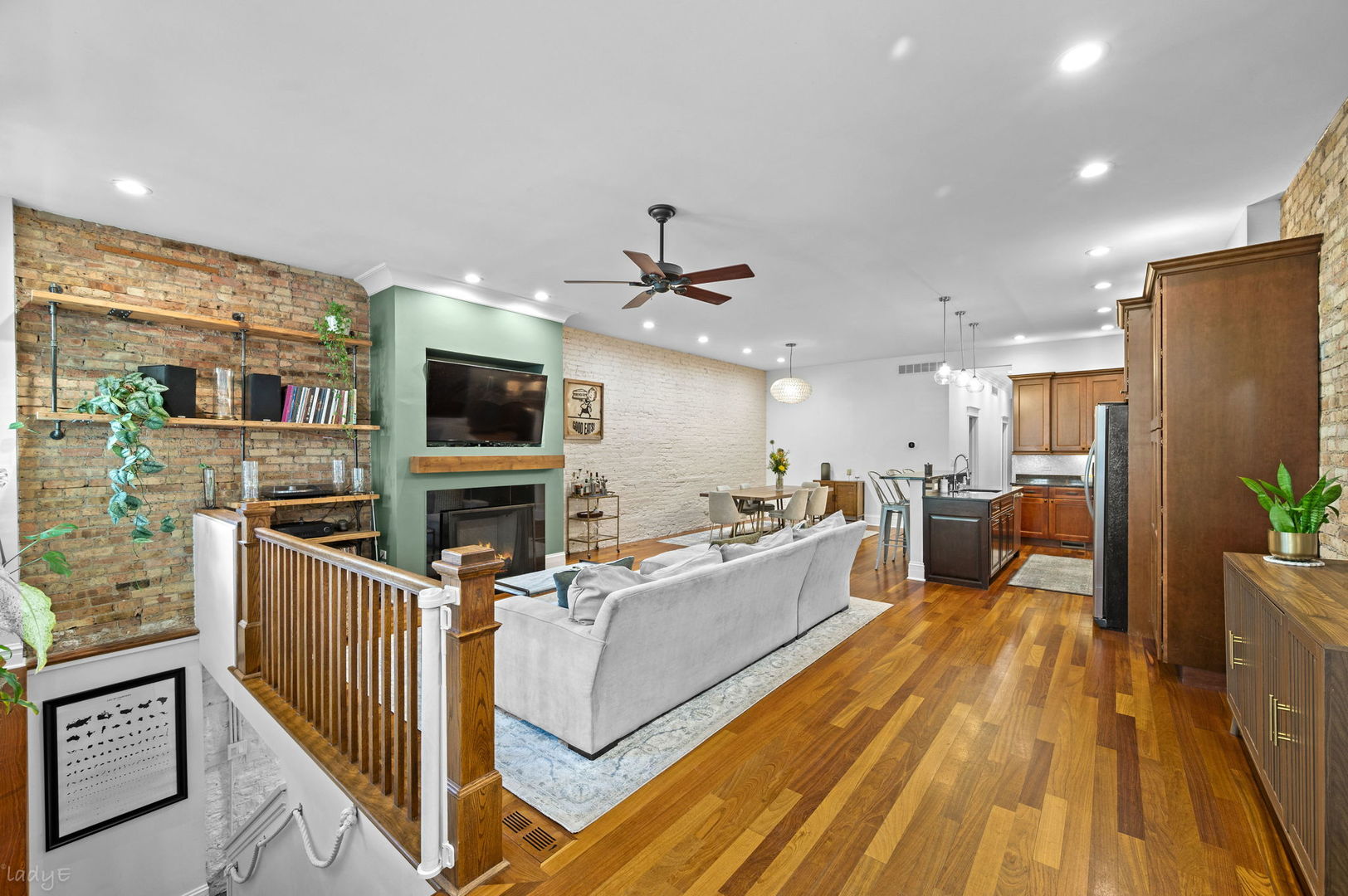 1020 W Roscoe Street Unit: 1W