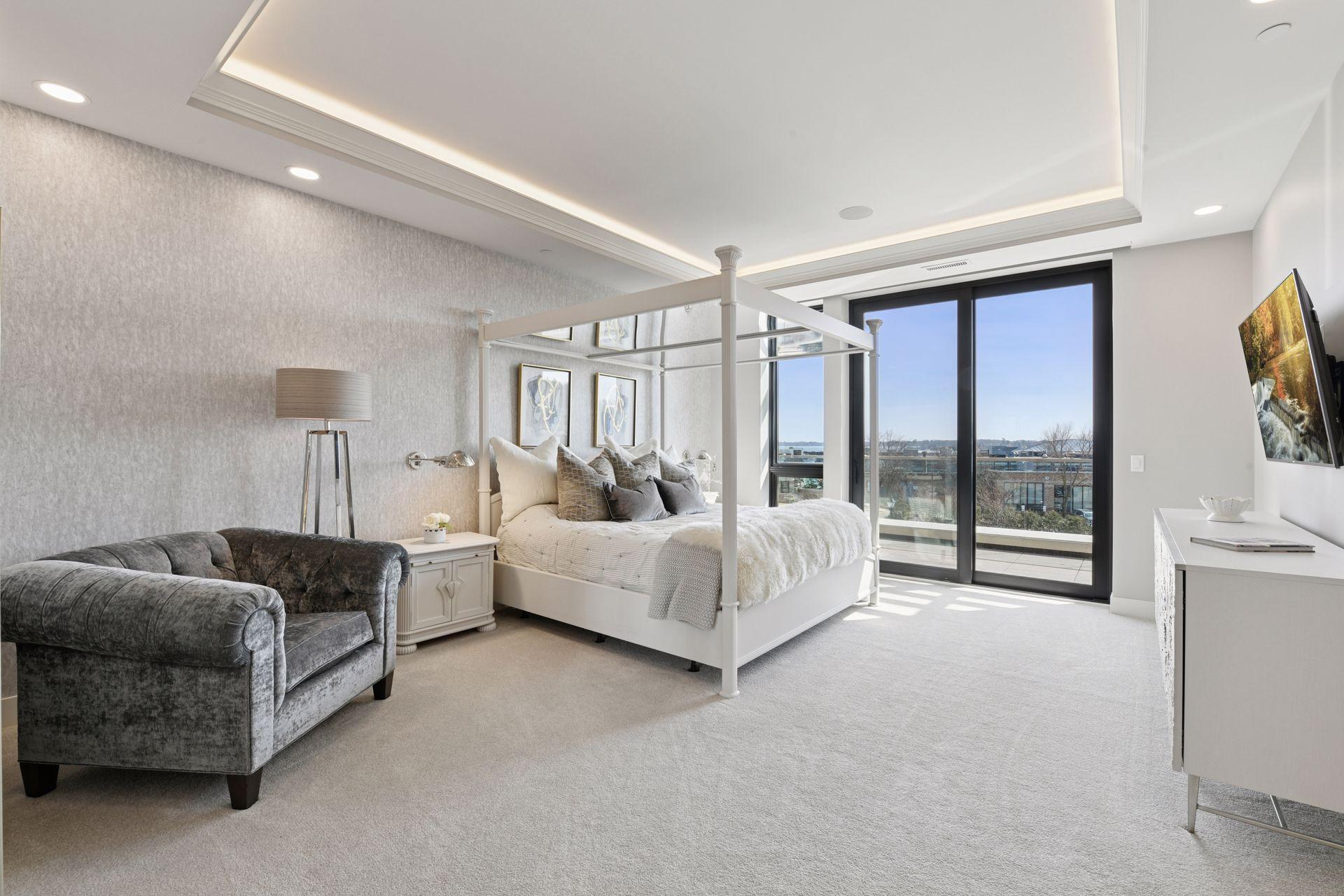 275 Lake Street E Unit: 301