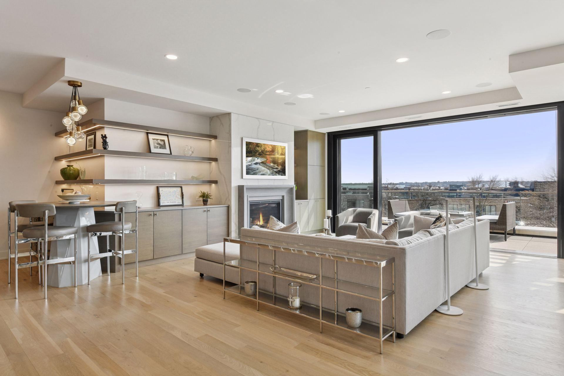 275 Lake Street E Unit: 301