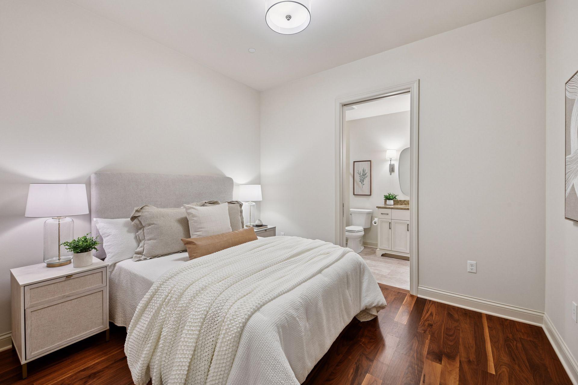 935 Lake Street E Unit: 211