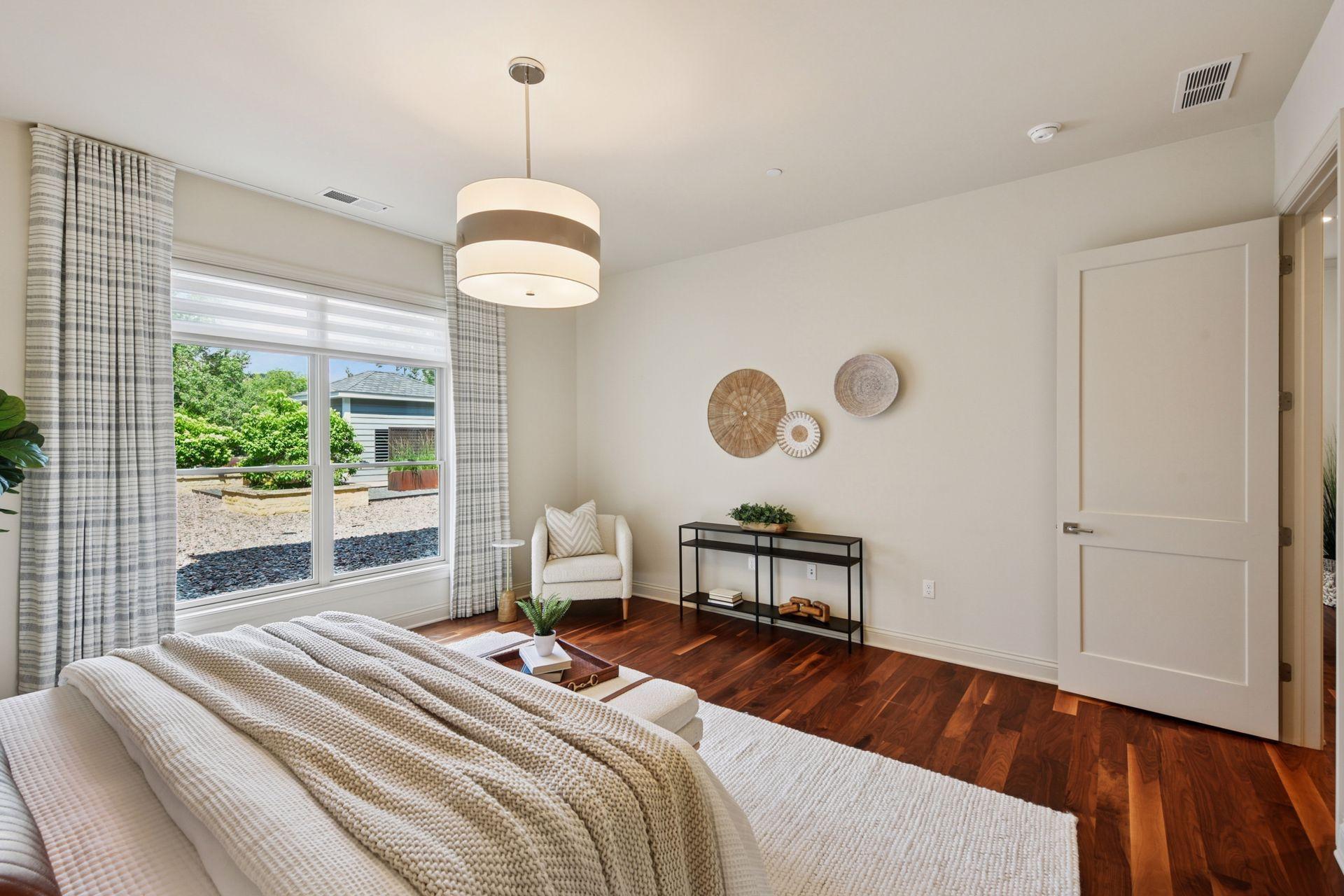 935 Lake Street E Unit: 211