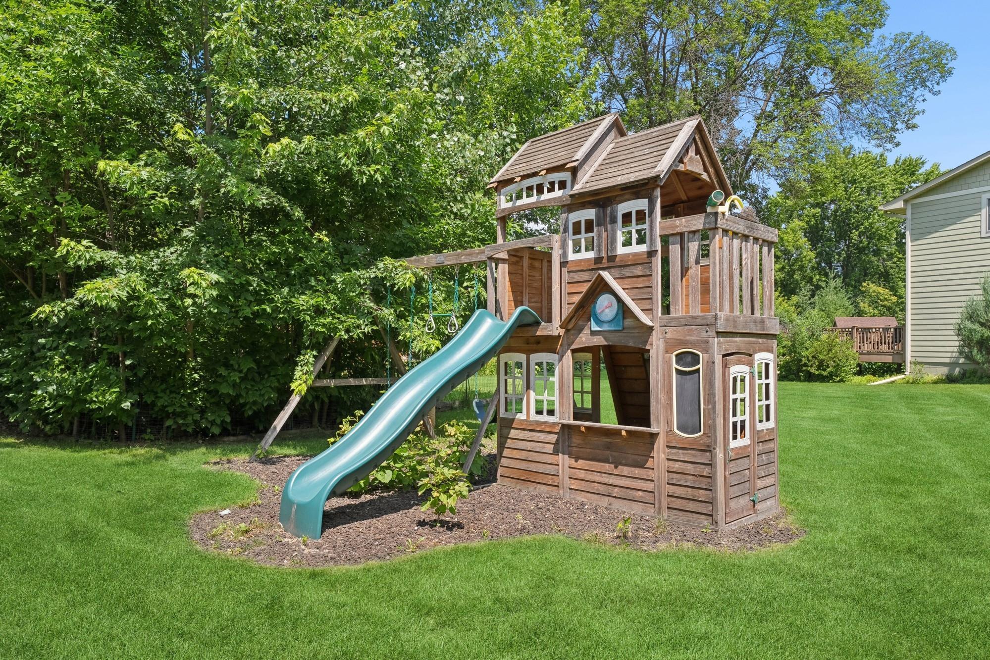 2801 Black Oaks Lane N