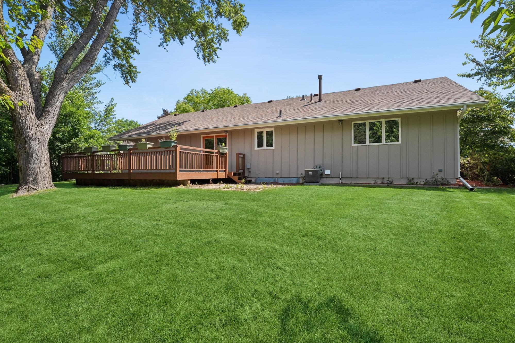 2801 Black Oaks Lane N