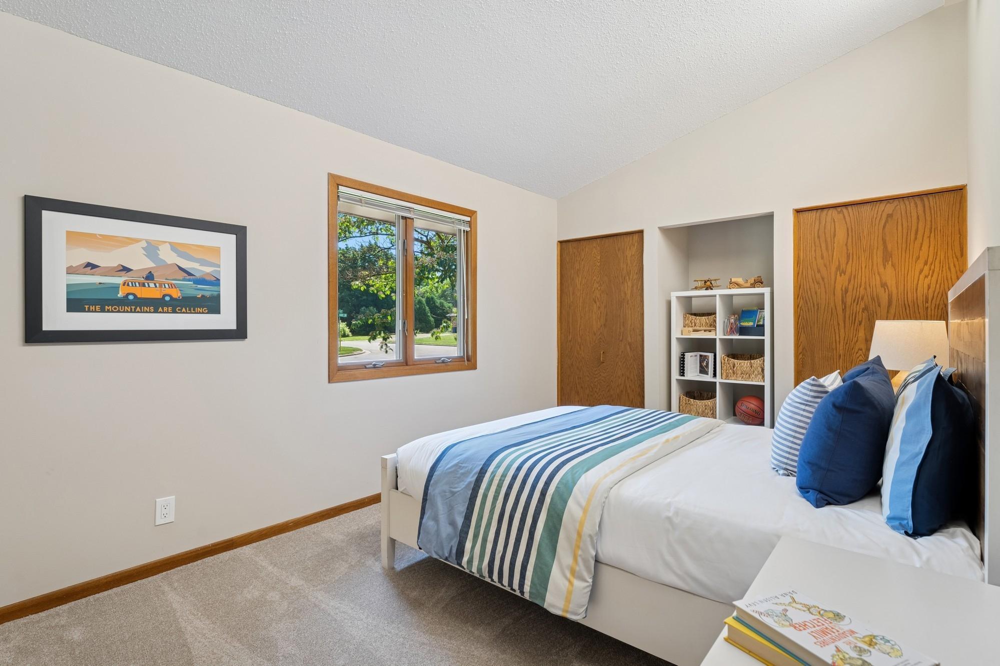 2801 Black Oaks Lane N