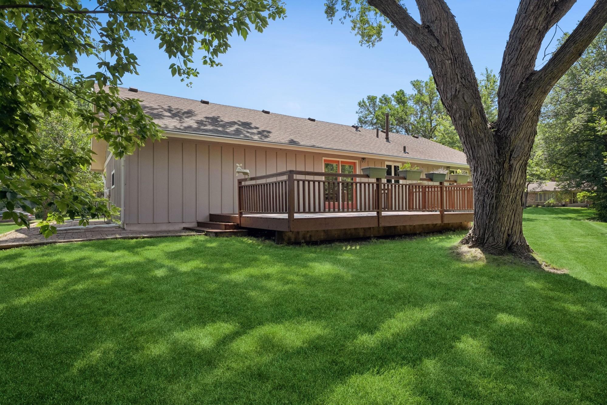2801 Black Oaks Lane N
