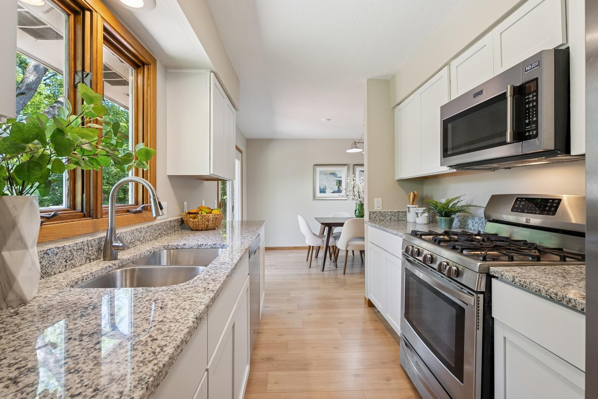 2801 Black Oaks Lane N