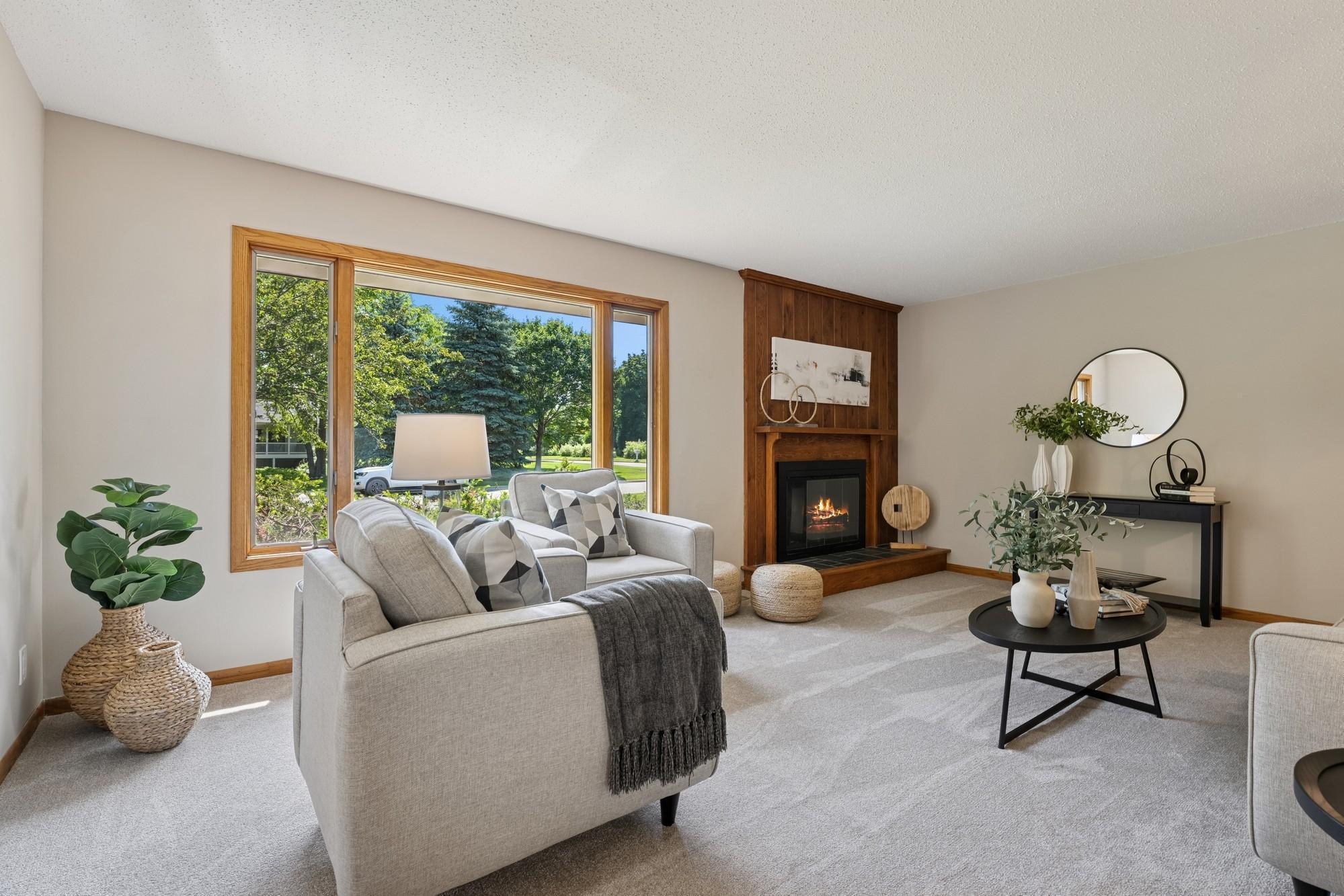 2801 Black Oaks Lane N