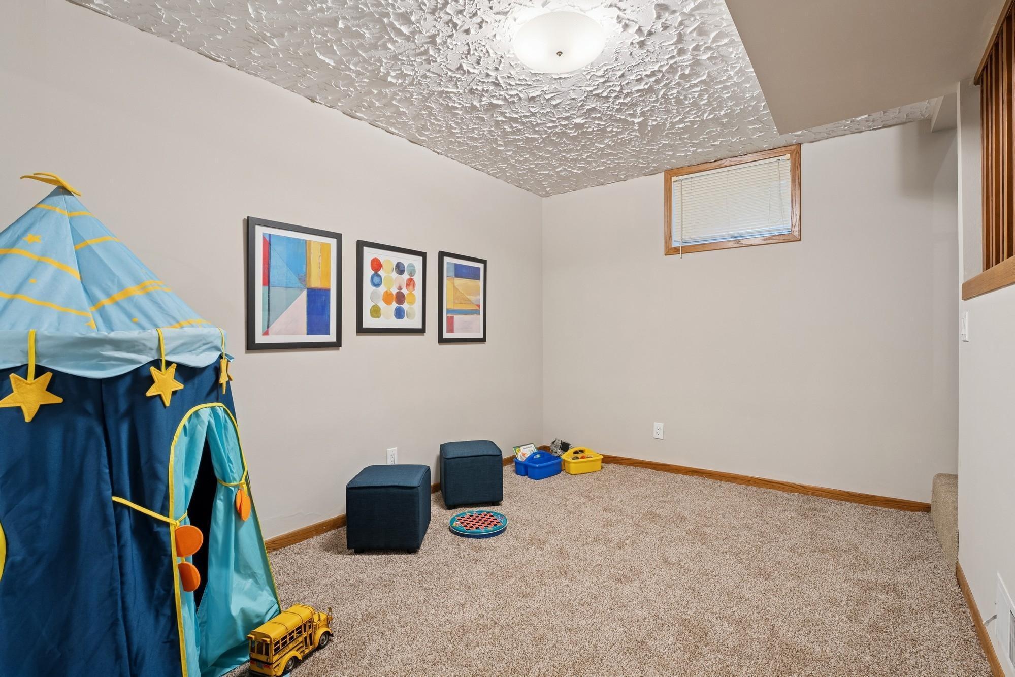 2801 Black Oaks Lane N
