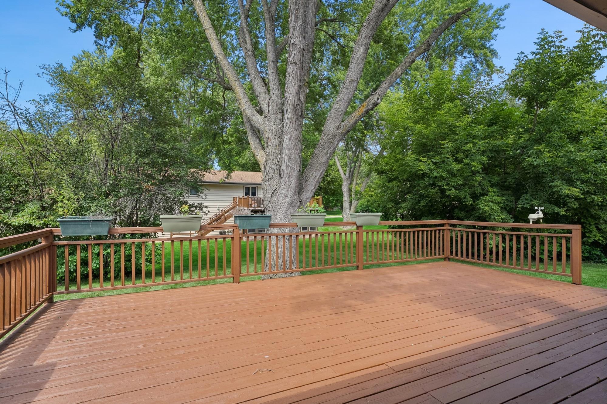 2801 Black Oaks Lane N