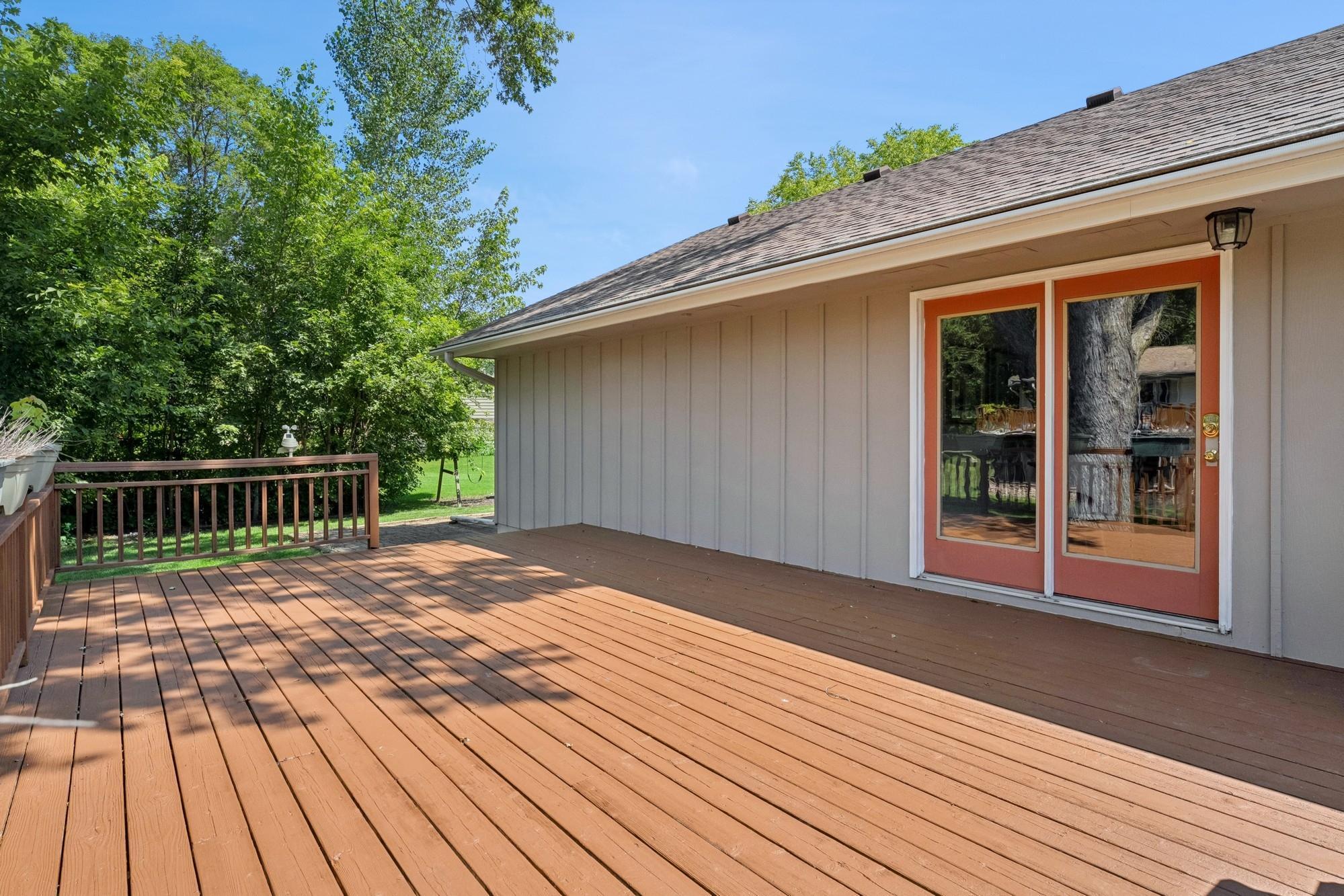 2801 Black Oaks Lane N