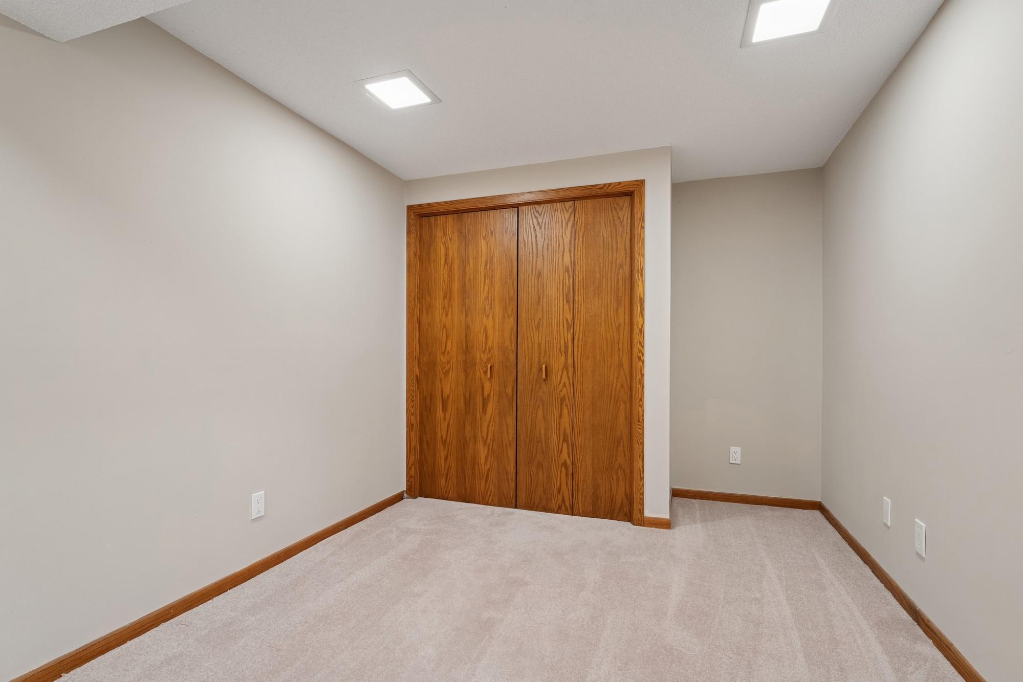 2801 Black Oaks Lane N