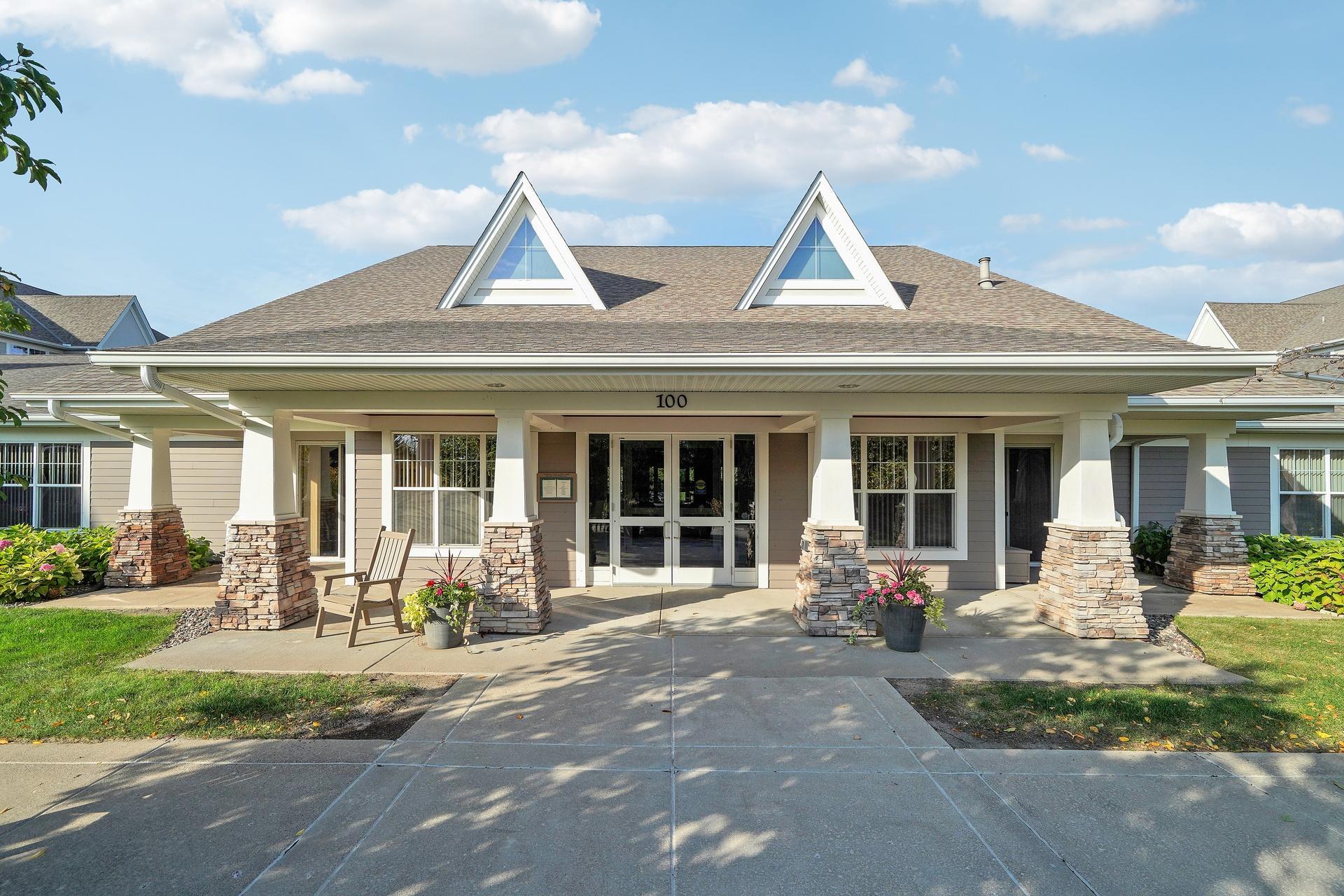 100 Clydesdale Trail Unit: 128