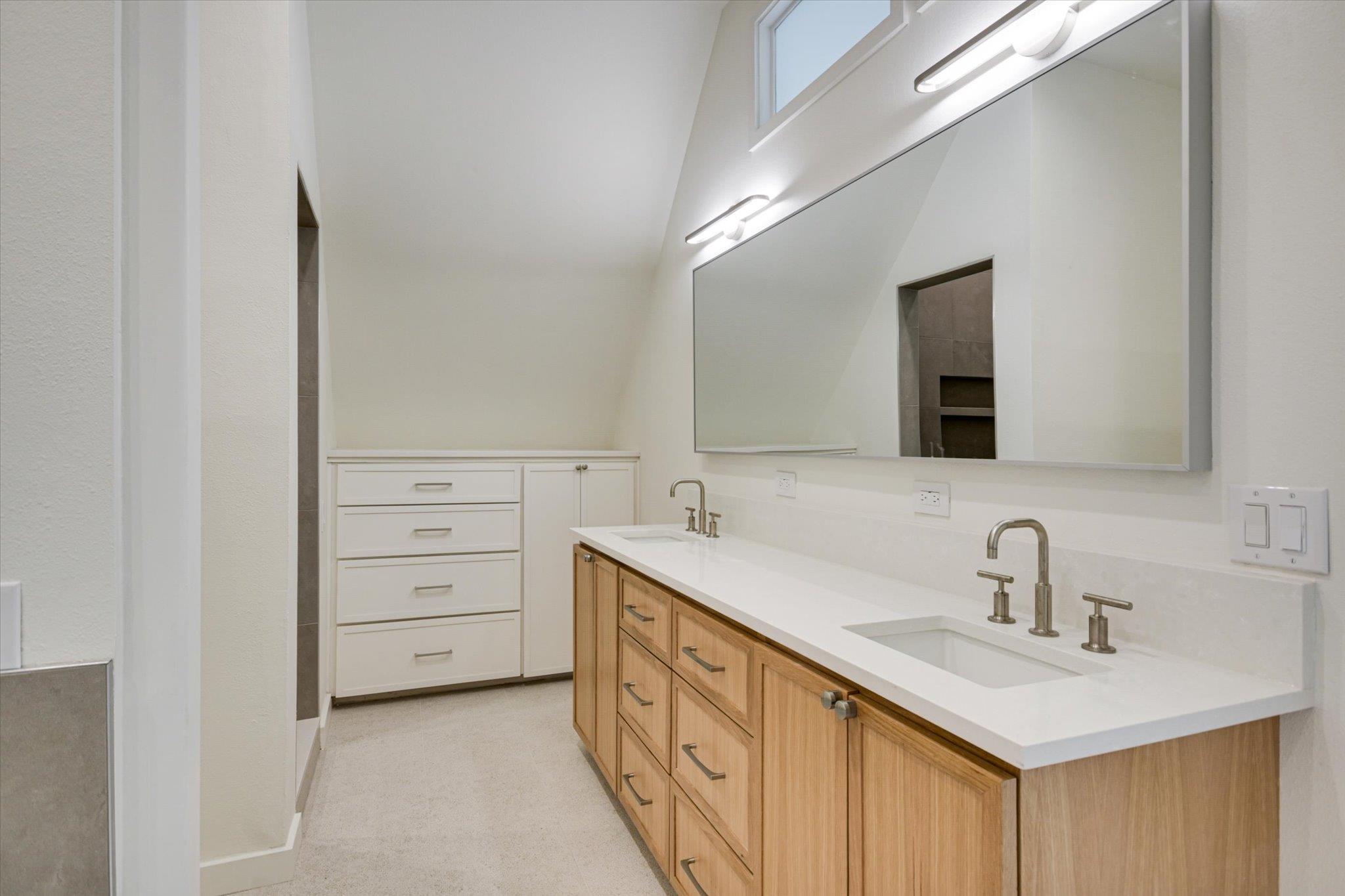 1111 W 12th ST # 118