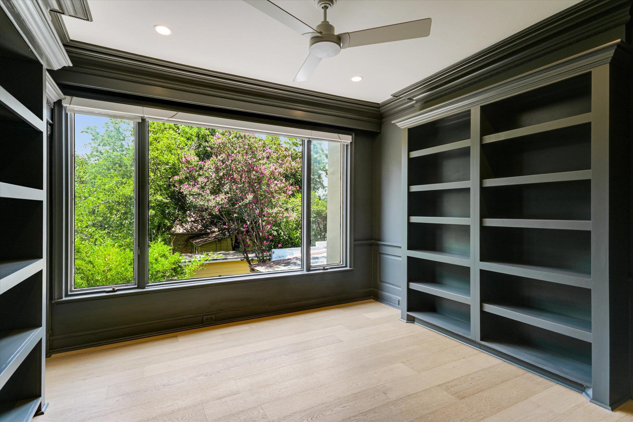 1111 W 12th ST # 118