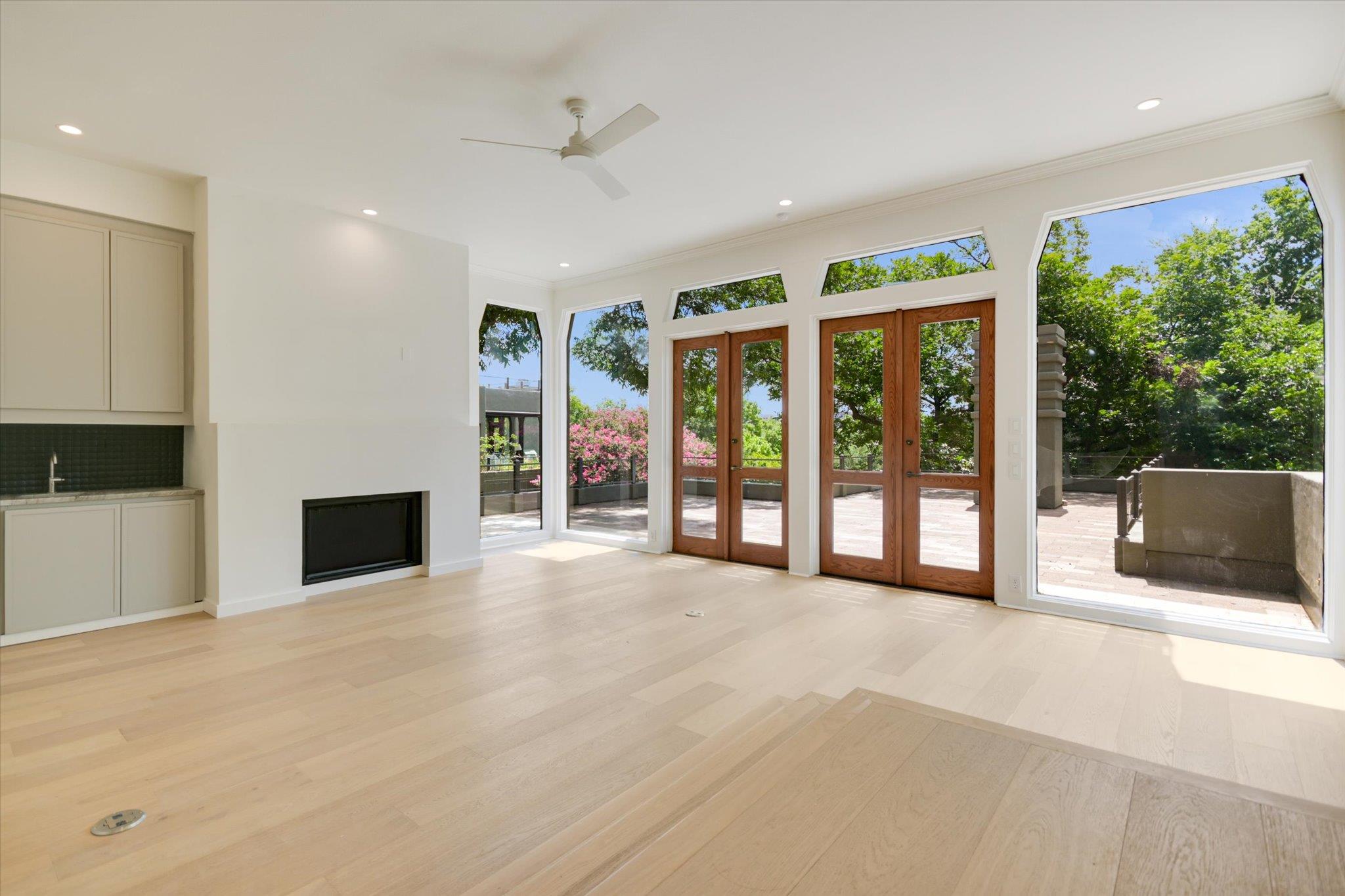 1111 W 12th ST # 118