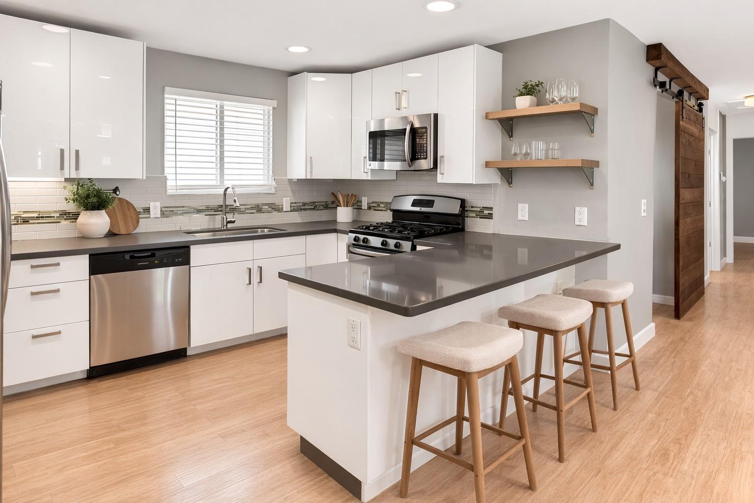 3108 Fontana DR