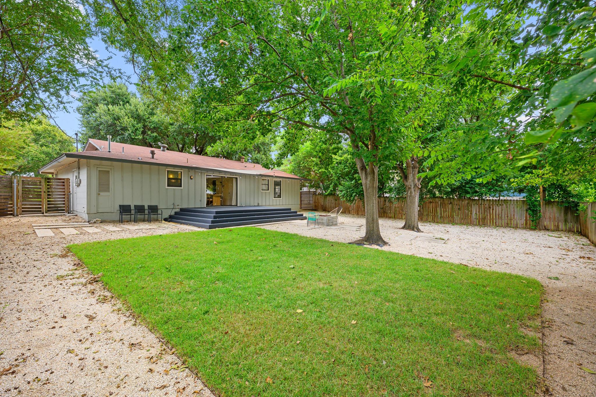 2506 East Side DR