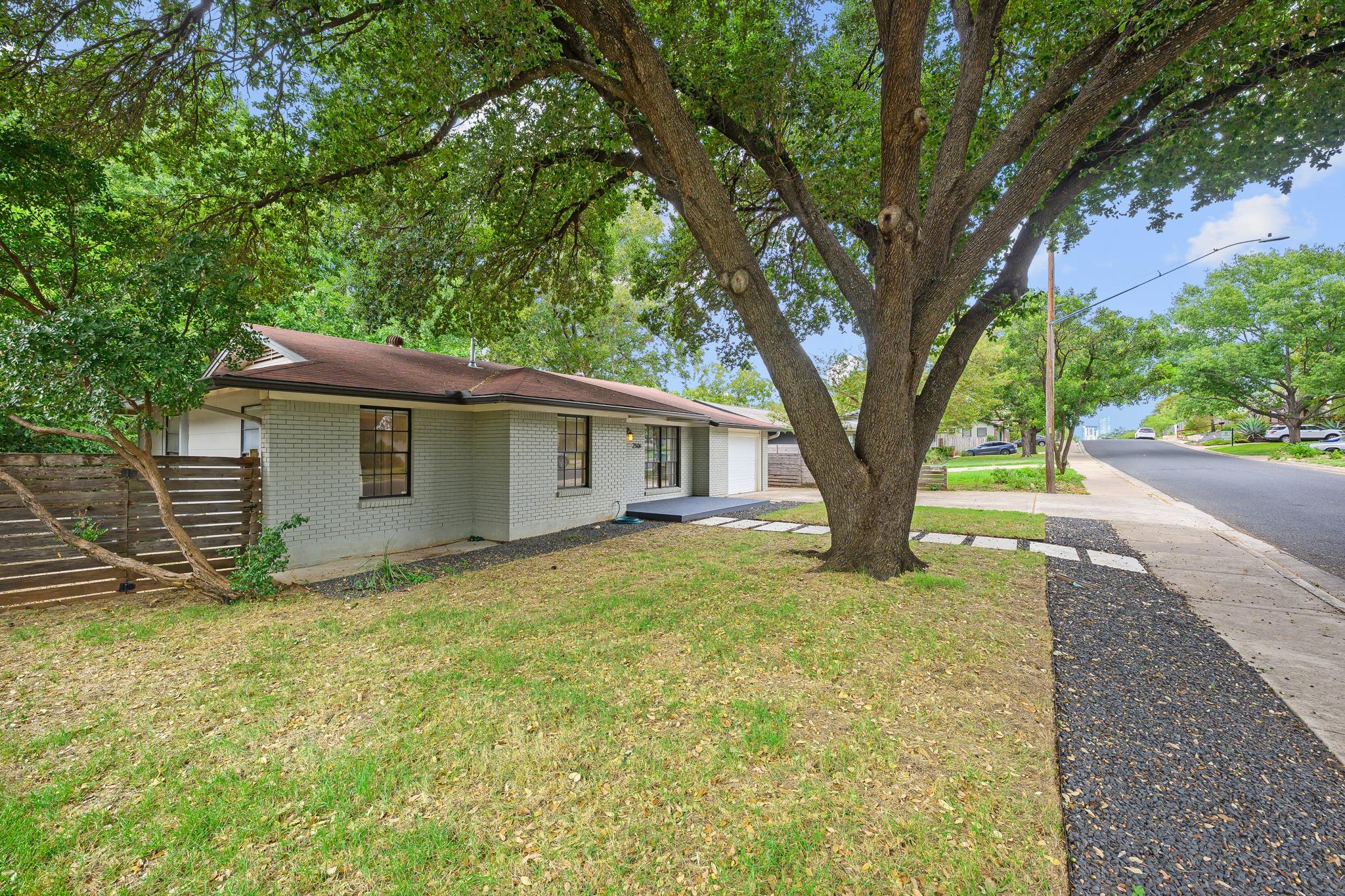 2506 East Side DR