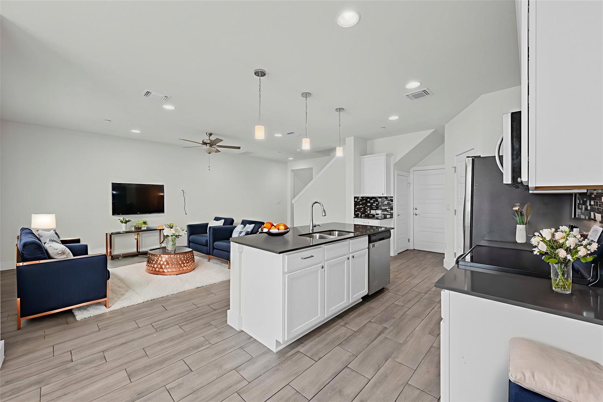 1810 Roseburg DR