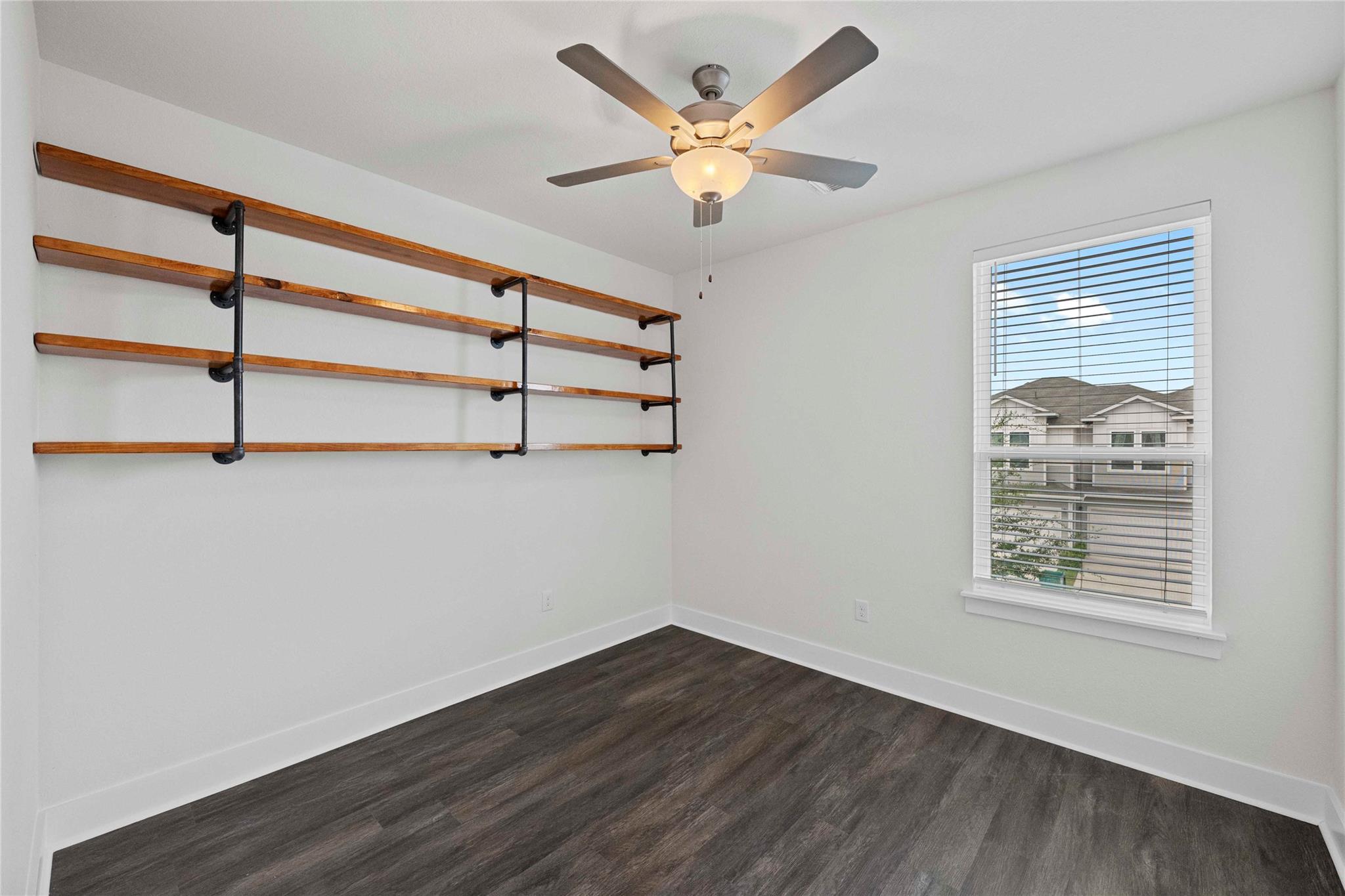 1810 Roseburg DR