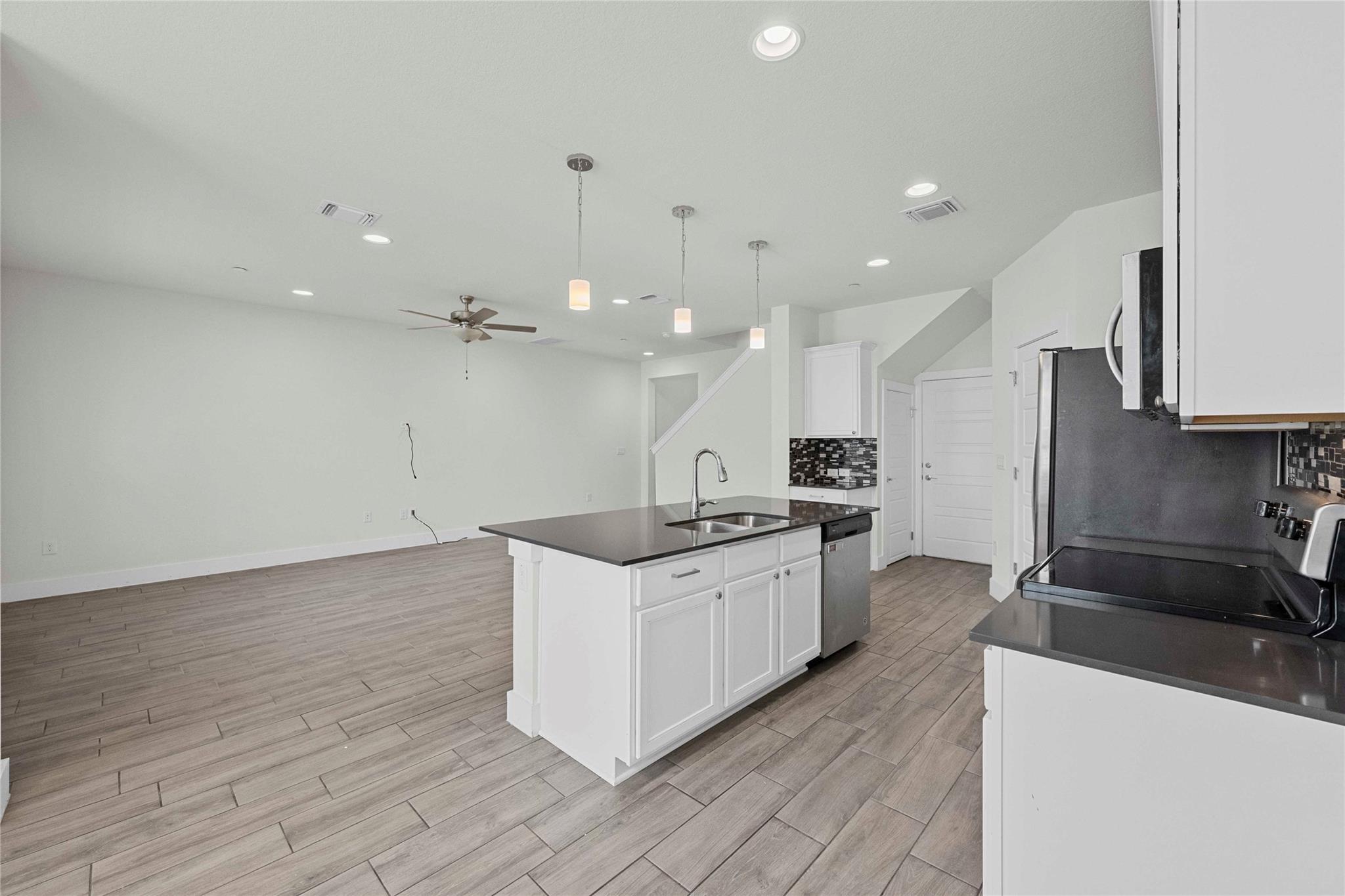 1810 Roseburg DR