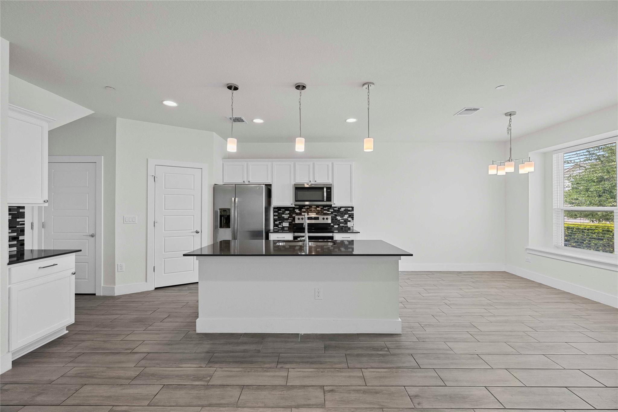 1810 Roseburg DR