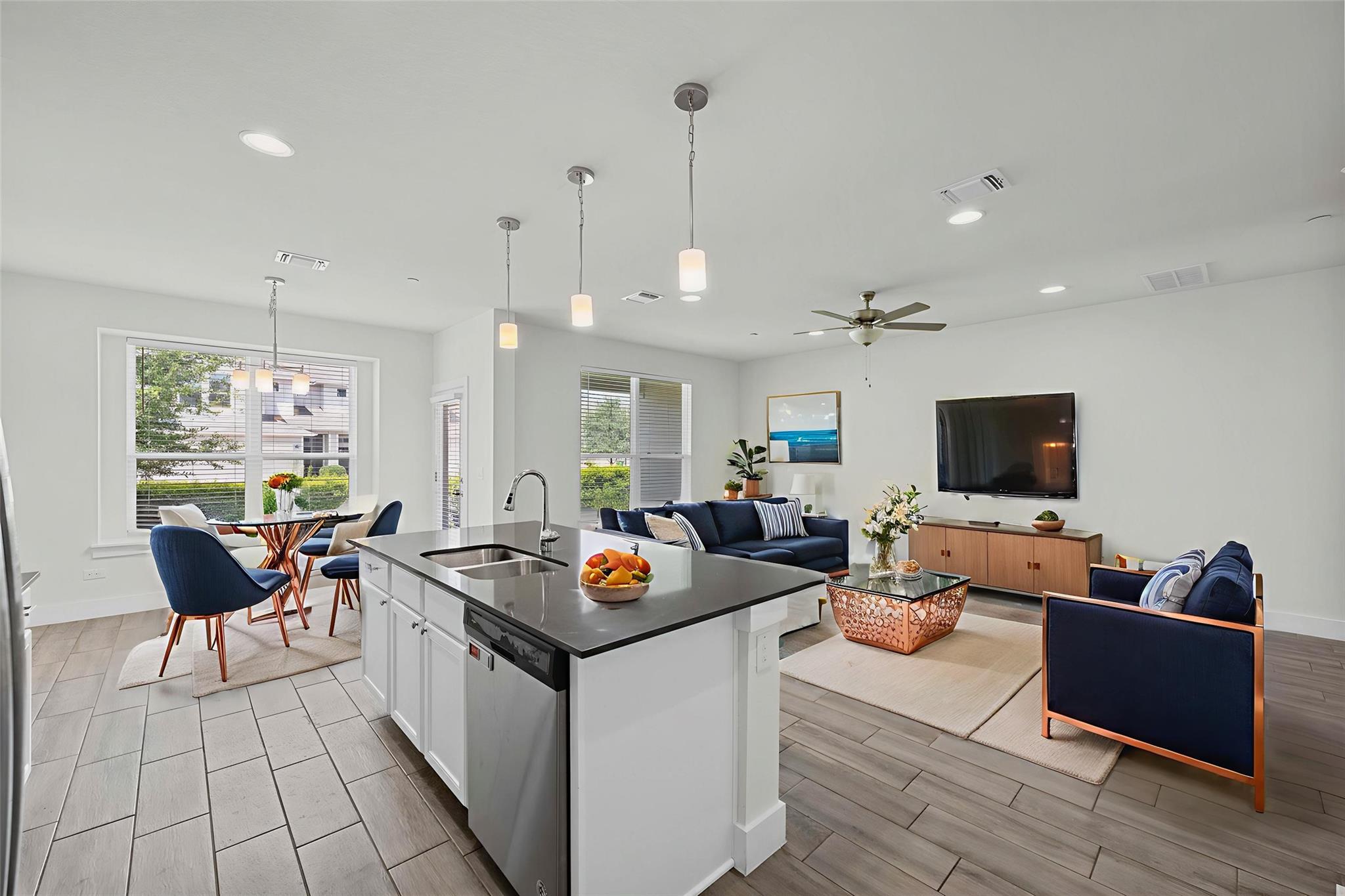1810 Roseburg DR