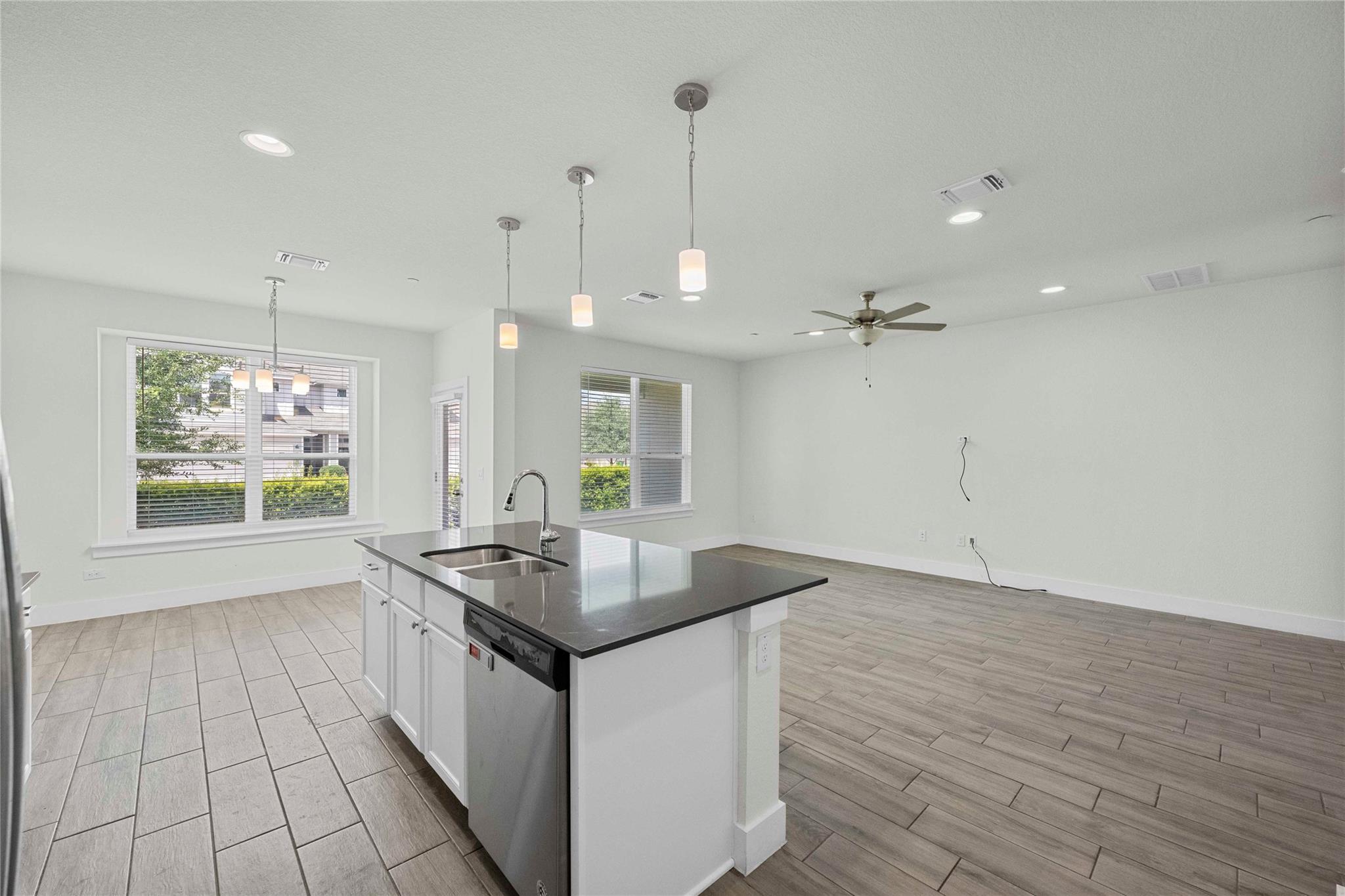 1810 Roseburg DR