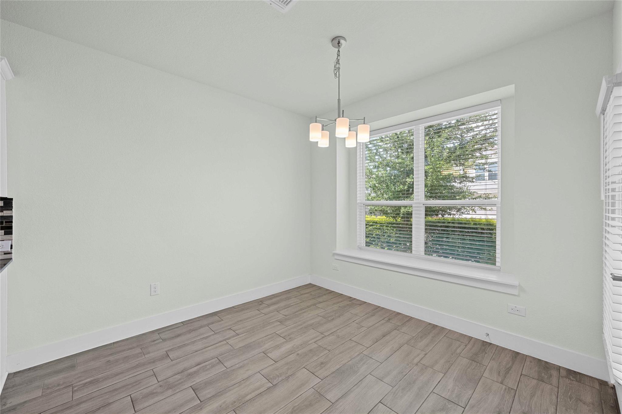 1810 Roseburg DR