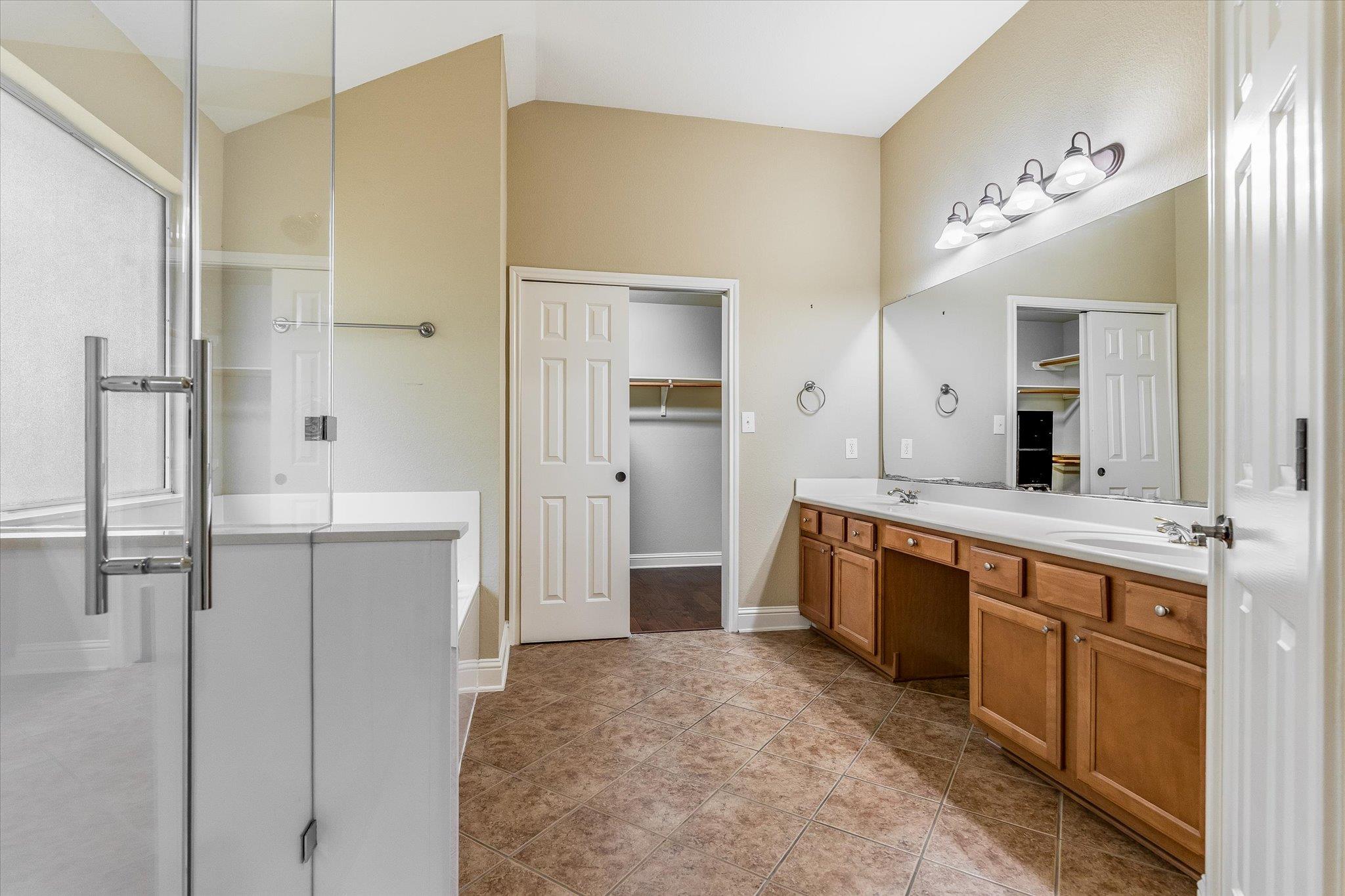 601 Twelve Oaks LN