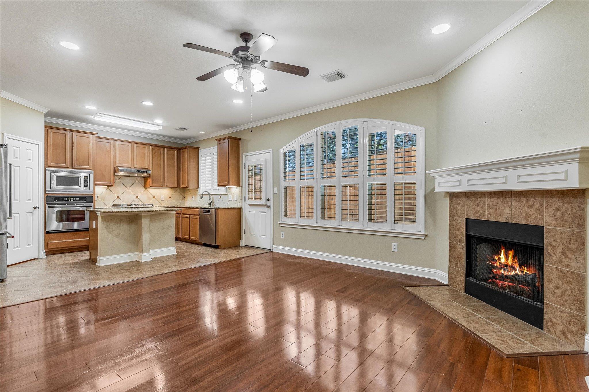 601 Twelve Oaks LN