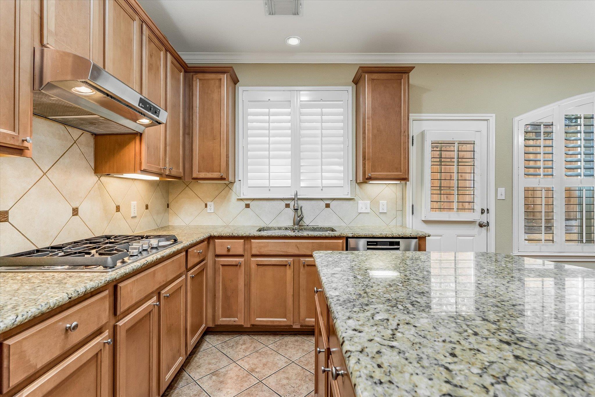 601 Twelve Oaks LN
