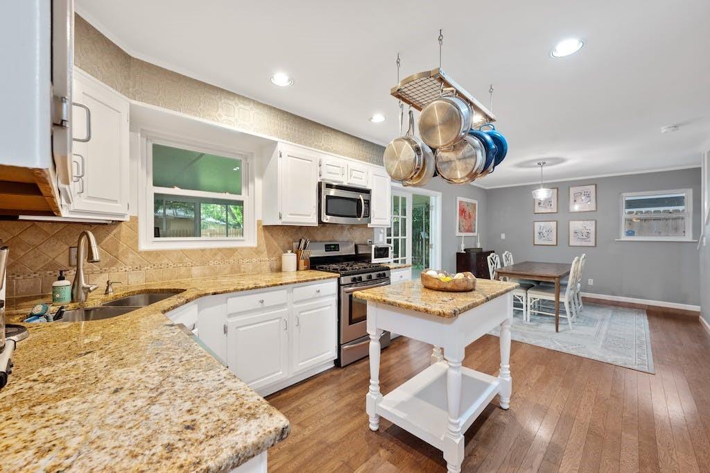 2609 Friar Tuck LN