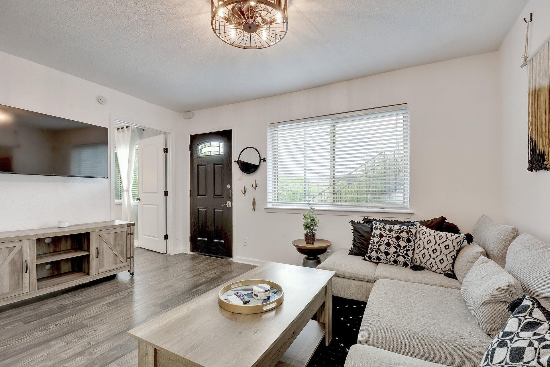 1202 Newning Ave # 202