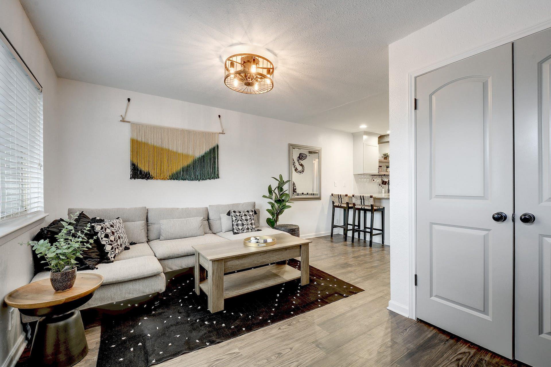 1202 Newning Ave # 202