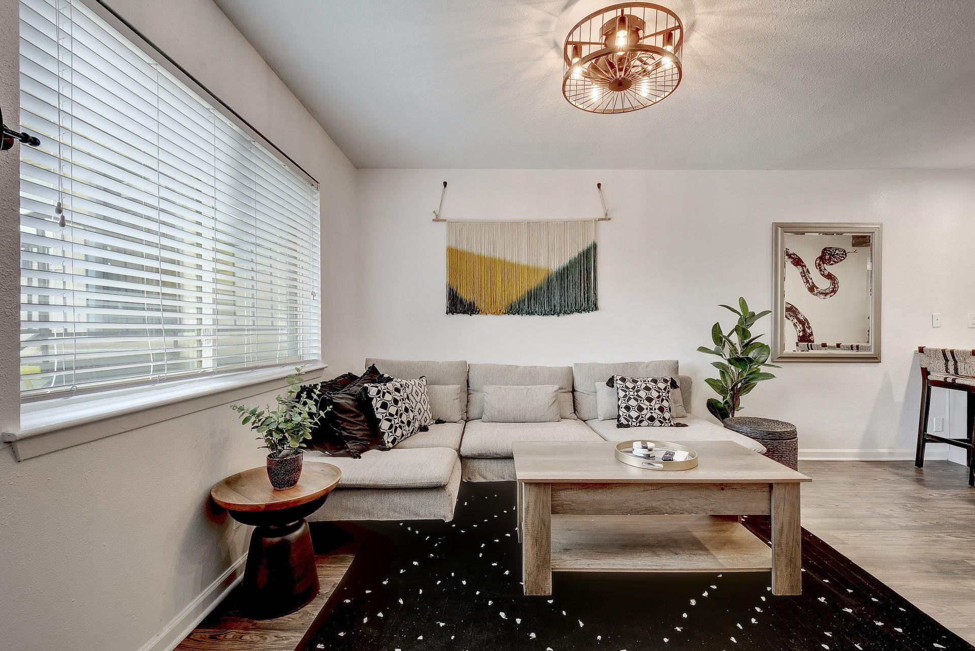 1202 Newning Ave # 202