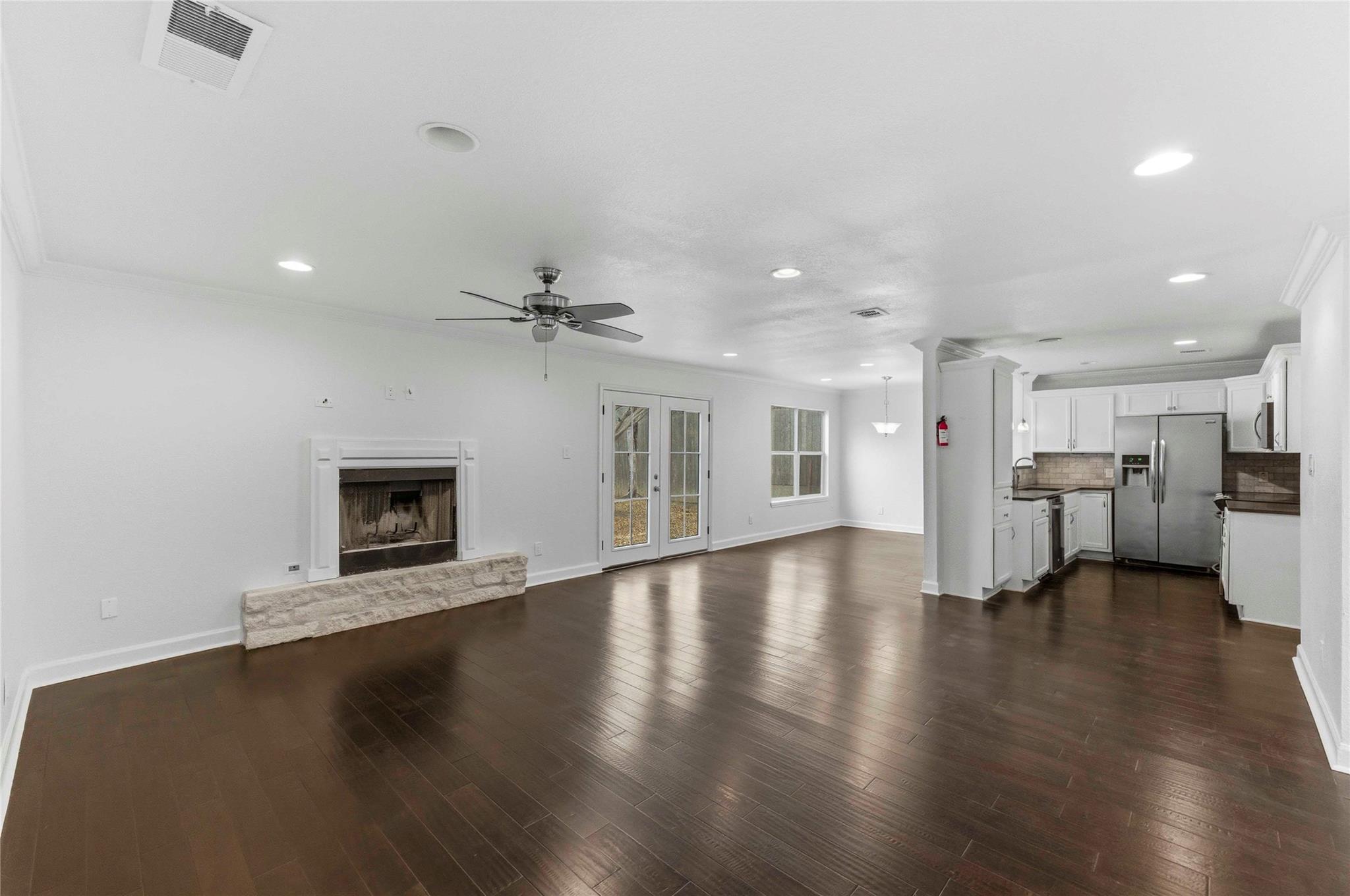 1909 Crooked LN