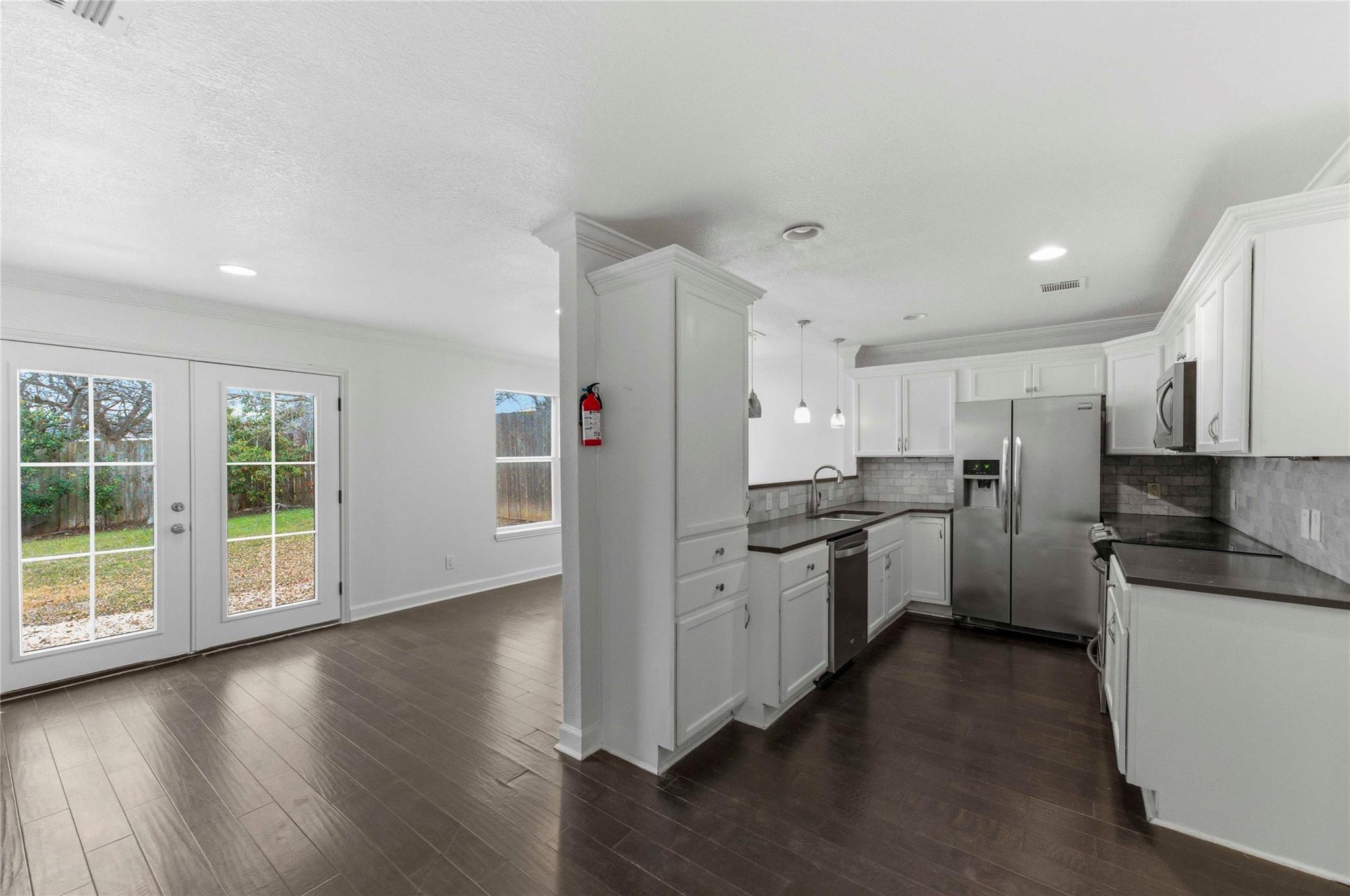 1909 Crooked LN