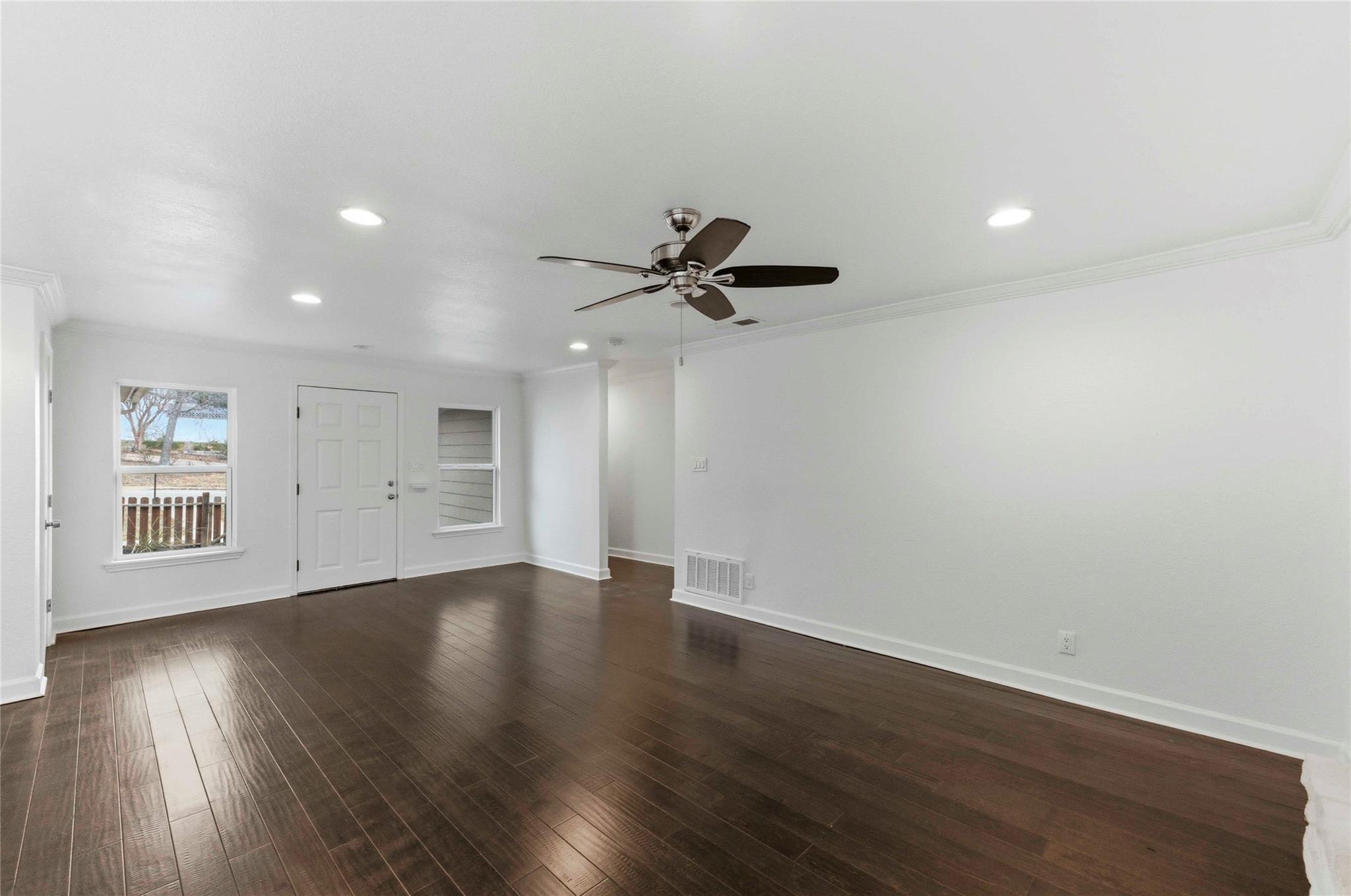 1909 Crooked LN