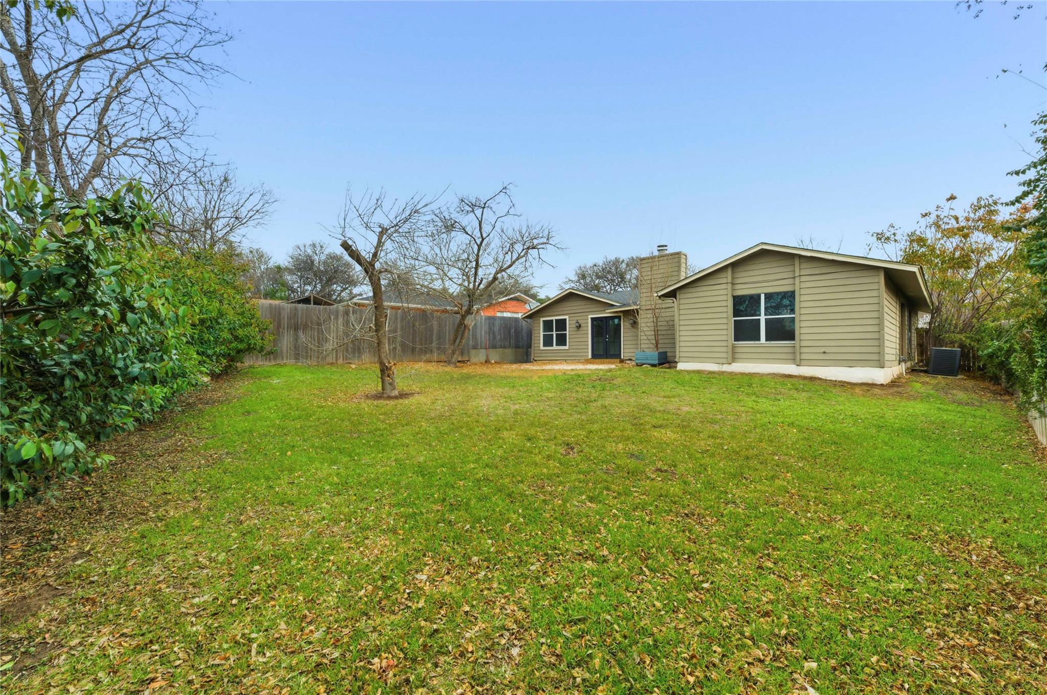 1909 Crooked LN