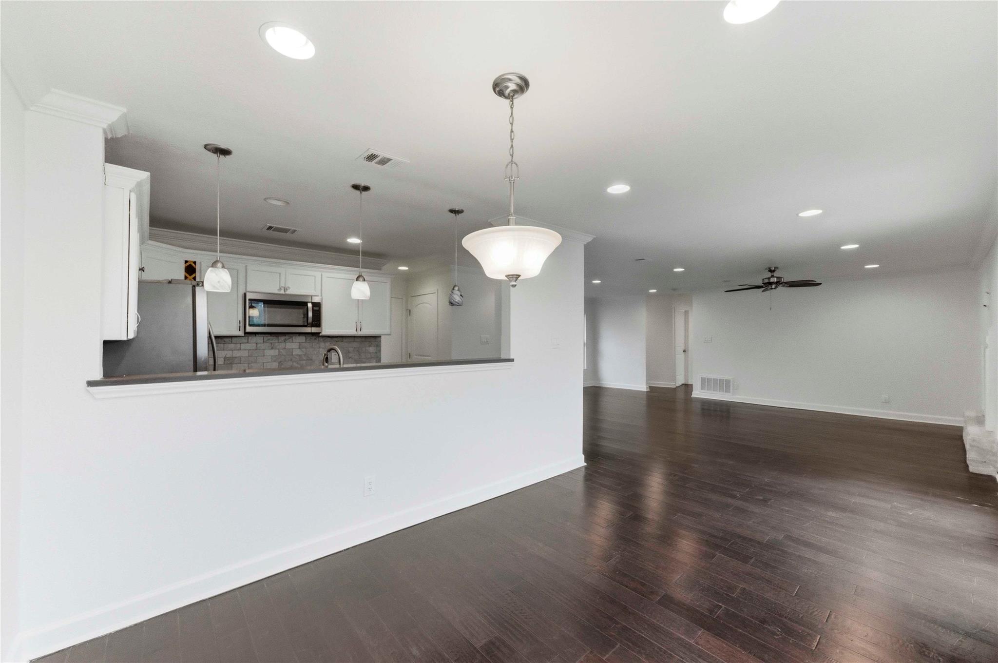 1909 Crooked LN