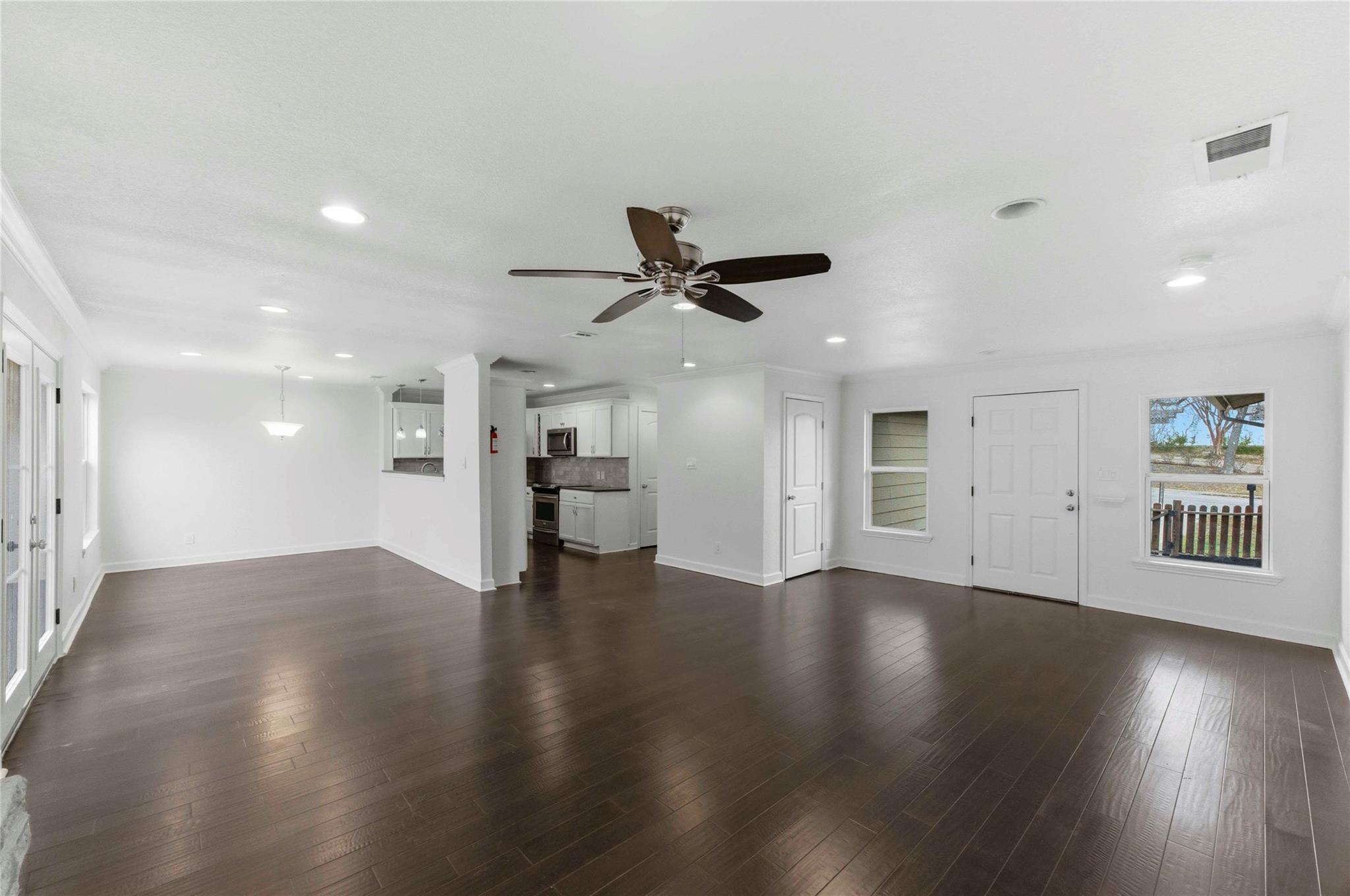 1909 Crooked LN