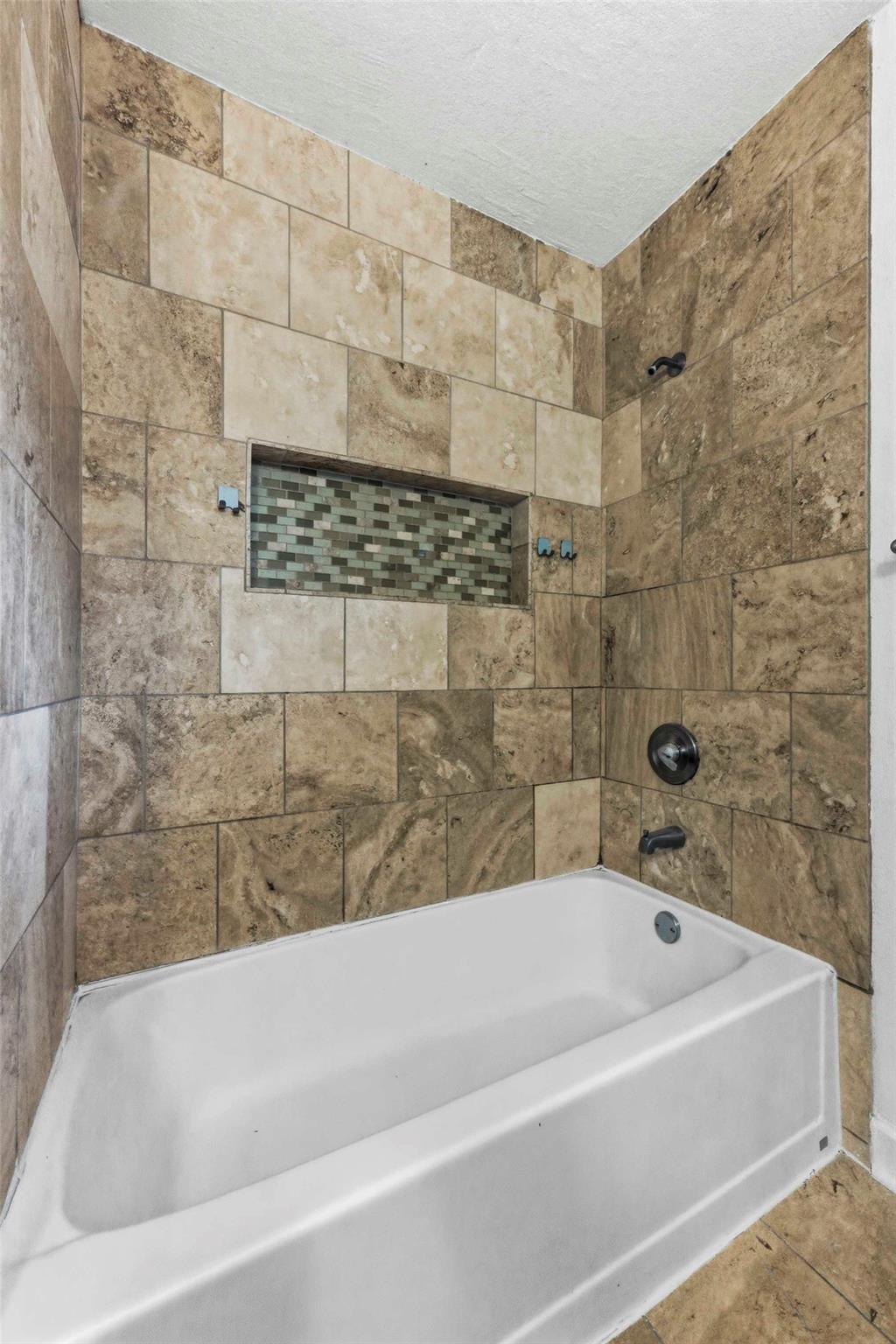 1909 Crooked LN