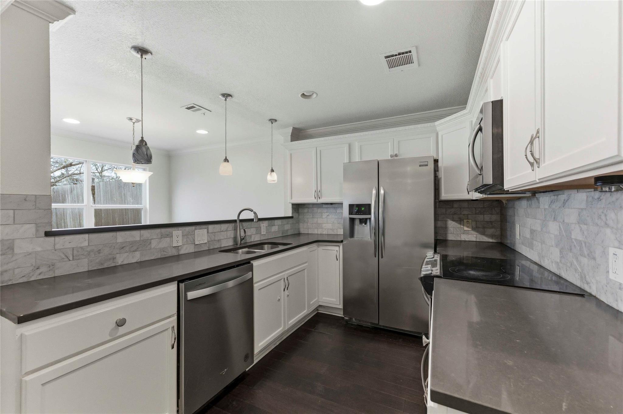1909 Crooked LN