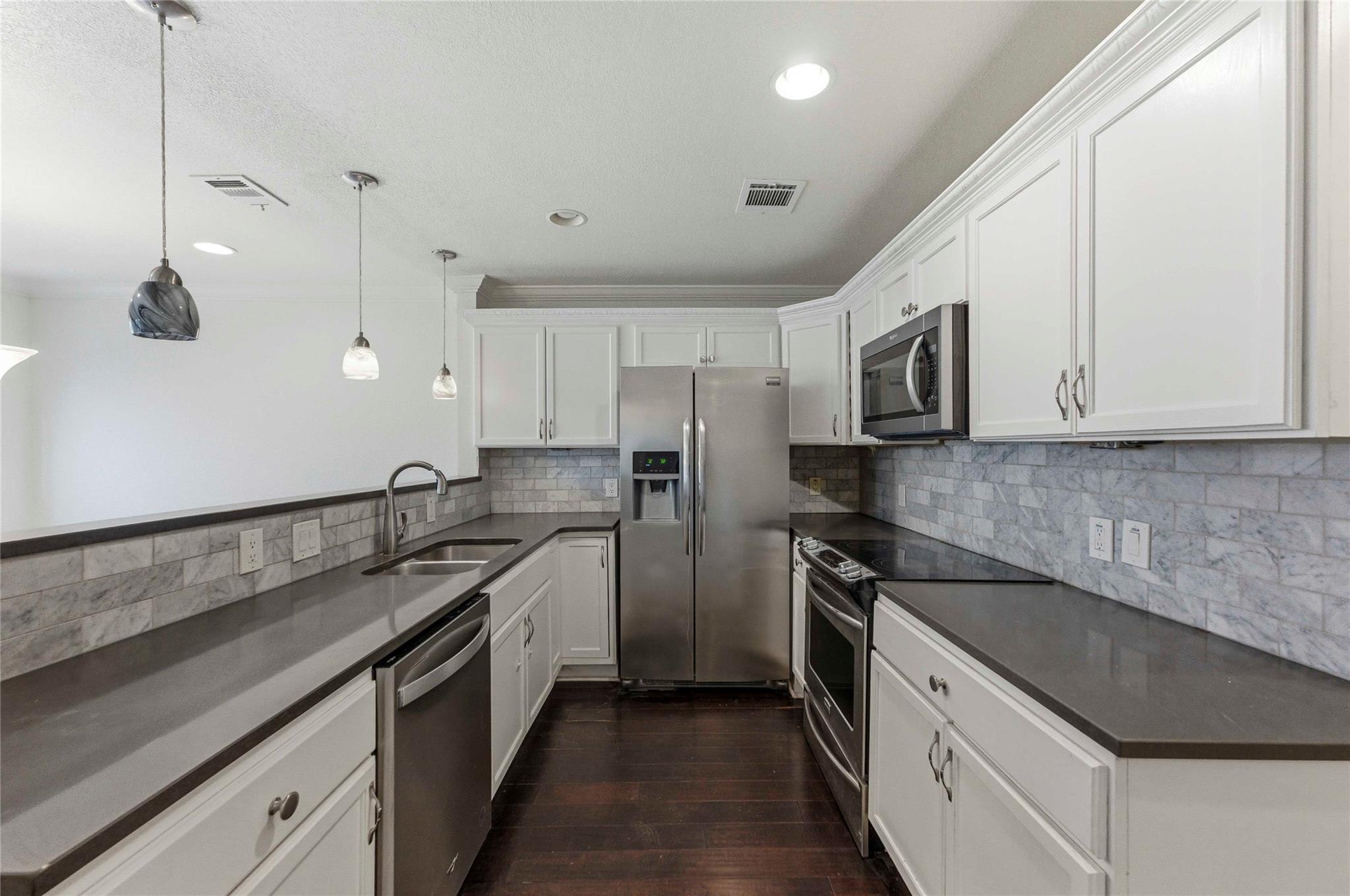 1909 Crooked LN
