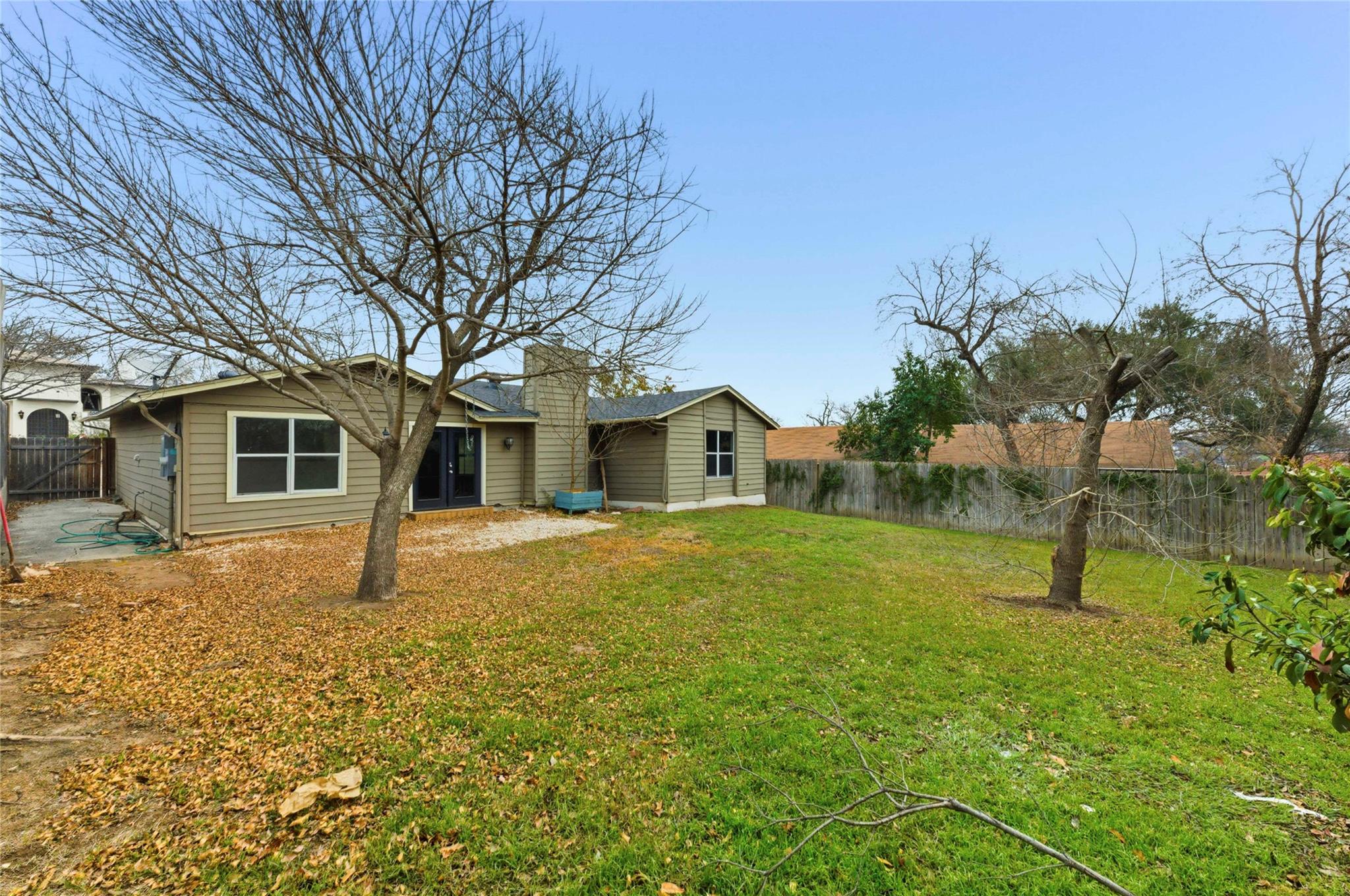1909 Crooked LN