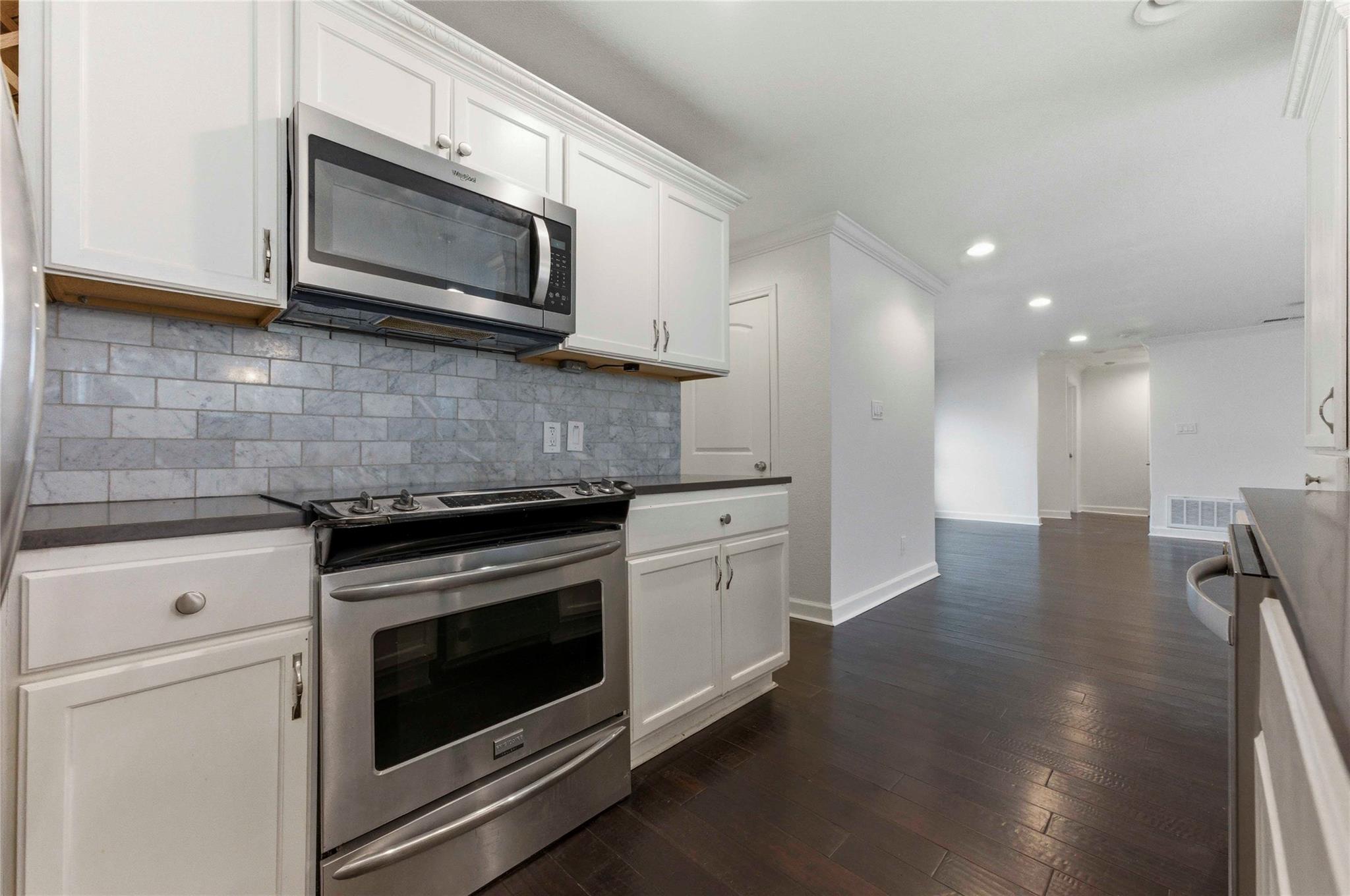 1909 Crooked LN
