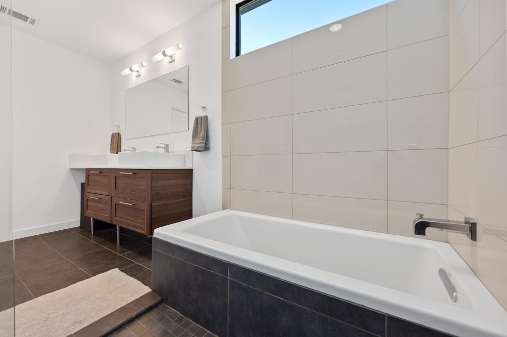 1005 Cardinal LN # B